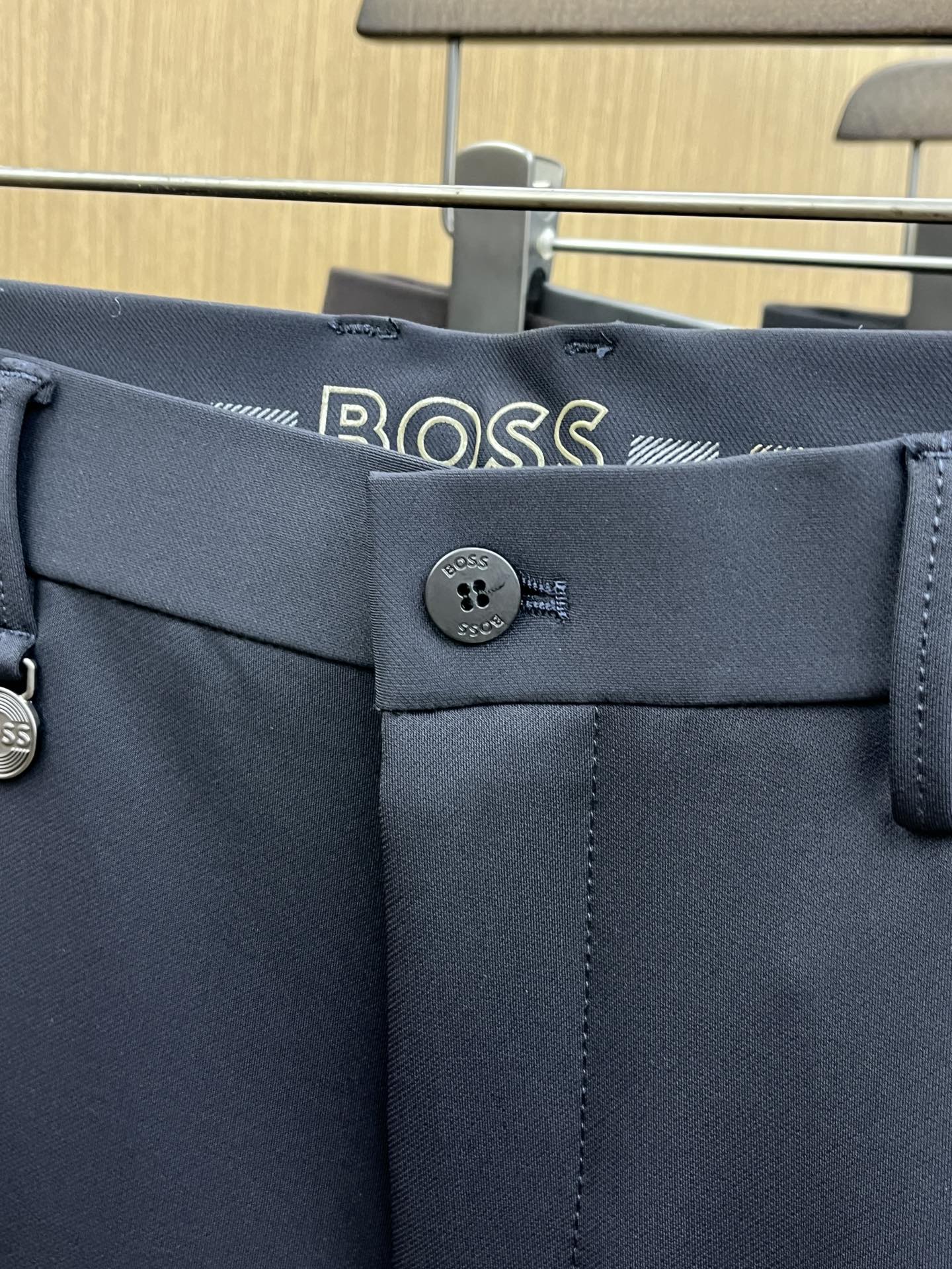 秋冬 boss 🔥🔥秋冬新品休闲裤西裤，官网同步发售，裤身工艺设计，进口客供辅料、面料定制，代工厂出品免