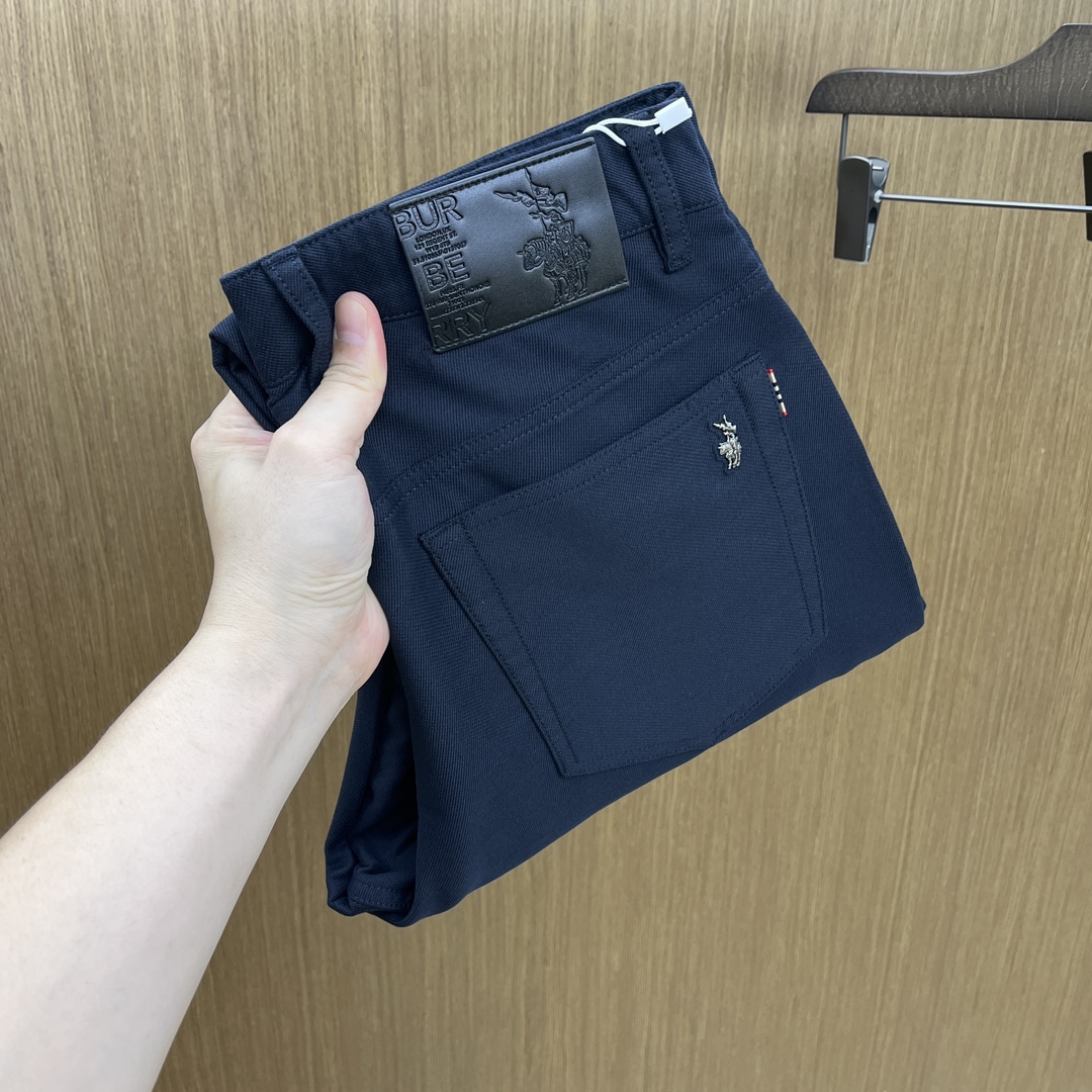 NO:540612,Autumn and Winter BBR new casual trousers and trousers in autumn and winter are released simultaneously on the official website, trouser body craft design, imported customer-supplied auxiliary materials, fabric customization, and OEM products are free of inspection!  Every detail is the ultimate, the original hardware accessories are trendy and stylish, and they are a must-have item for trendy people!  Original single production of fh12!  Number of codes 29-38 None 35.37, alexander wang19860909秋冬 BBR 秋冬新品休闲裤西裤,官网同步发售,裤身工艺设计,进口客供辅料、面料定制,代工厂出品免检！每个细节做到极致,原版五金配件,潮范十足、上身有型帅气,潮人必备单品！ fh12原单出品！ 码数29-38无35.37,,alexander wang,Men's clothing