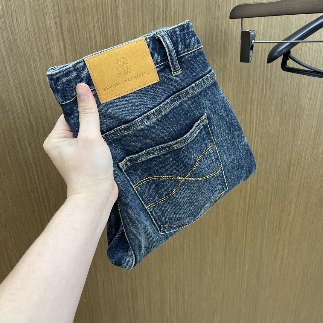 NO:565608,Autumn and winter Bc new styles are coming, hot new products in autumn and winter are on sale. The best original jeans in physical stores, suitable for all ages. The highest version of European imported fabrics on the market. Comfortable, soft and skin-friendly, the upper body effect is super fashionable and versatile. fzh is straight and stylish, a wardrobe must-have!  Suitable for any occasion. Sizes: 29-38 without 35.37, jeans, alexander wang19860909秋冬 Bc 新款来袭秋冬爆款新品 有售 实体店极品牛仔裤原版好货,适合各个年龄段.市场最高版本的欧洲进口面料.舒适柔软亲肤,上身效果超级棒时尚百搭 fzh笔挺有型,衣橱必备！适合任何场合穿着 尺码:29-38无35.37,,jeans,alexander wang,Men's clothing