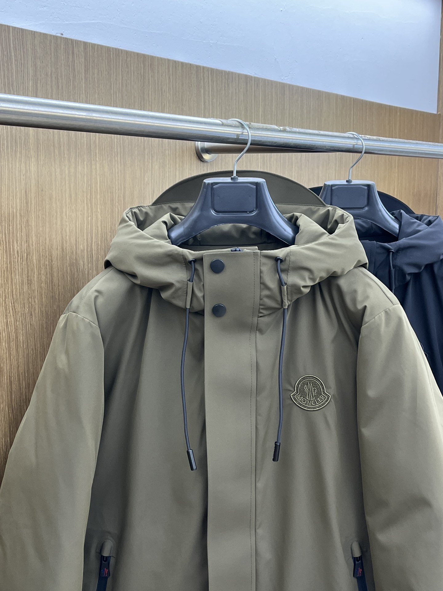 秋冬羽绒 Mon 🔥🔥秋冬新款连帽羽绒服 原版订制五金配件全进口原版定制 欢迎对比 绝对的高品质 采用顶