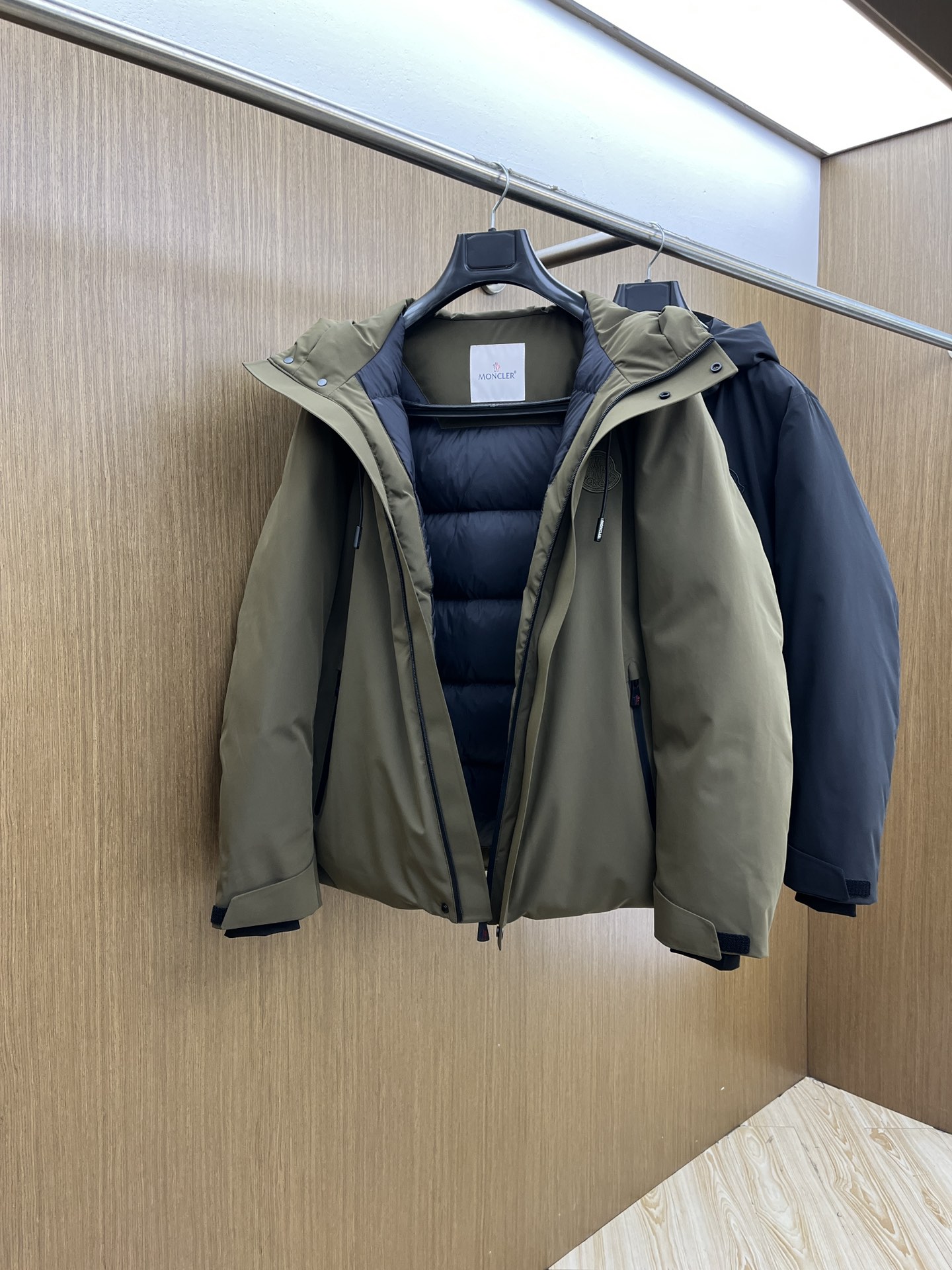 秋冬羽绒 Mon 🔥🔥秋冬新款连帽羽绒服 原版订制五金配件全进口原版定制 欢迎对比 绝对的高品质 采用顶