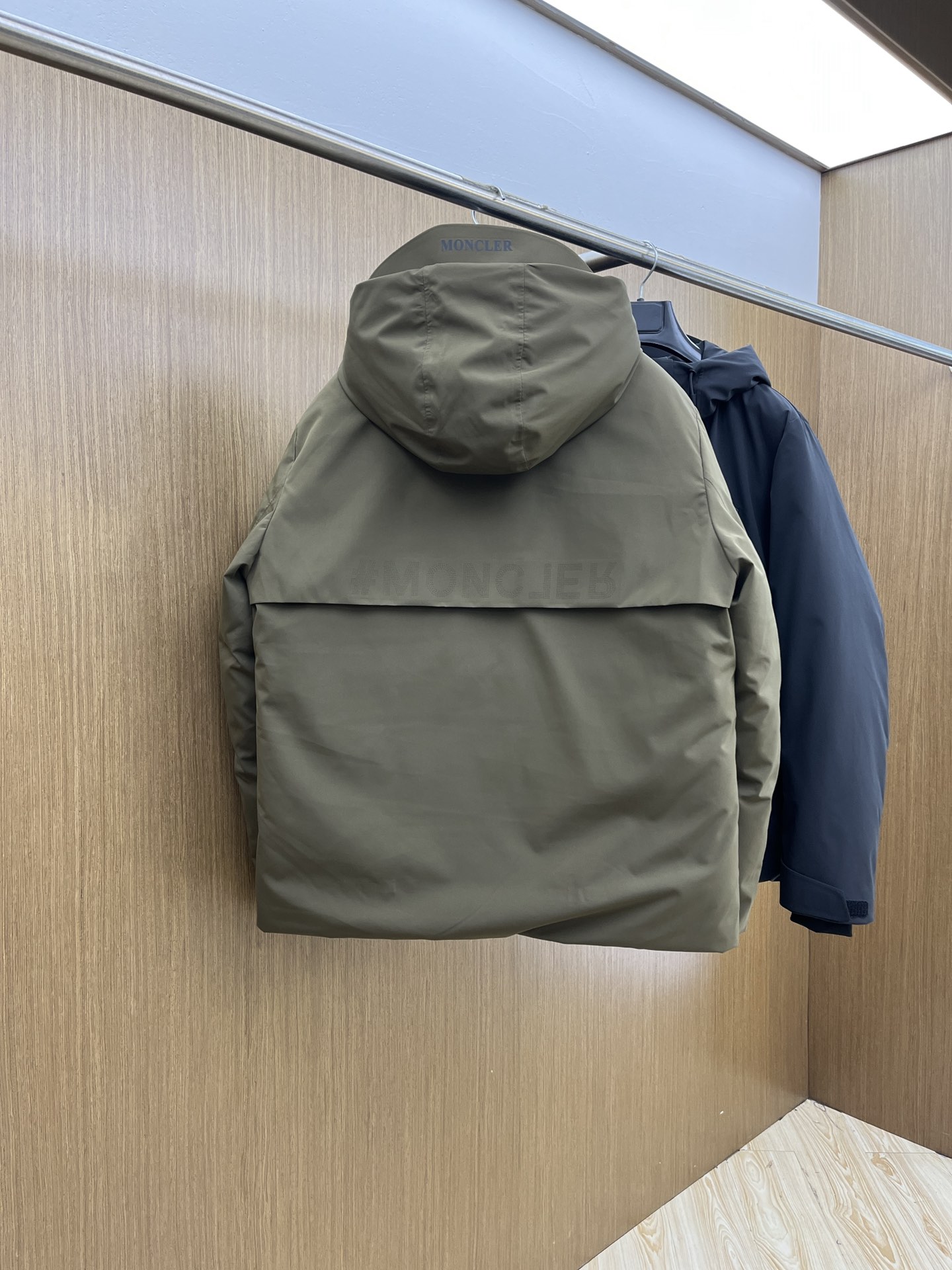 秋冬羽绒 Mon 🔥🔥秋冬新款连帽羽绒服 原版订制五金配件全进口原版定制 欢迎对比 绝对的高品质 采用顶