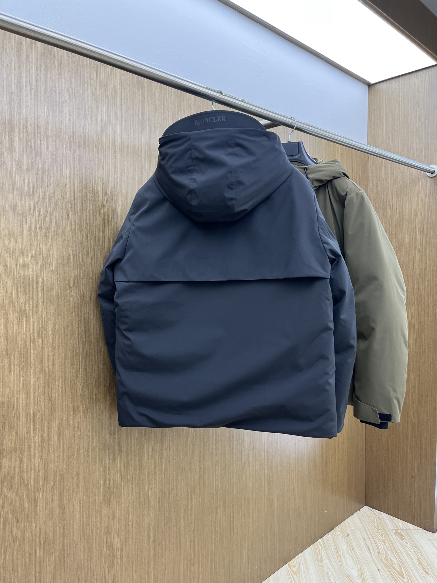 秋冬羽绒 Mon 🔥🔥秋冬新款连帽羽绒服 原版订制五金配件全进口原版定制 欢迎对比 绝对的高品质 采用顶