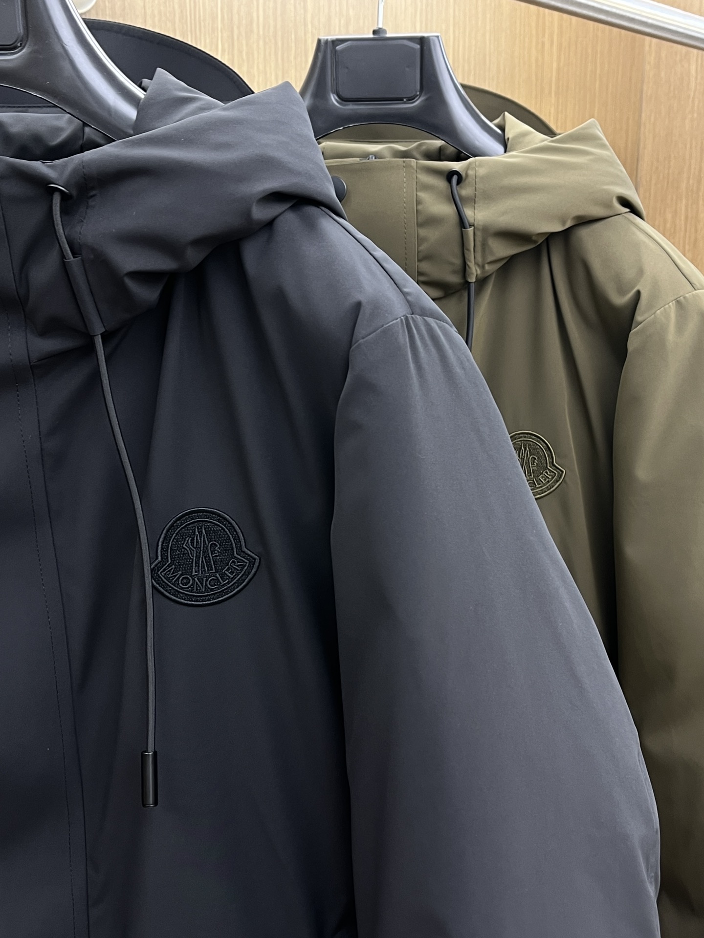 秋冬羽绒 Mon 🔥🔥秋冬新款连帽羽绒服 原版订制五金配件全进口原版定制 欢迎对比 绝对的高品质 采用顶
