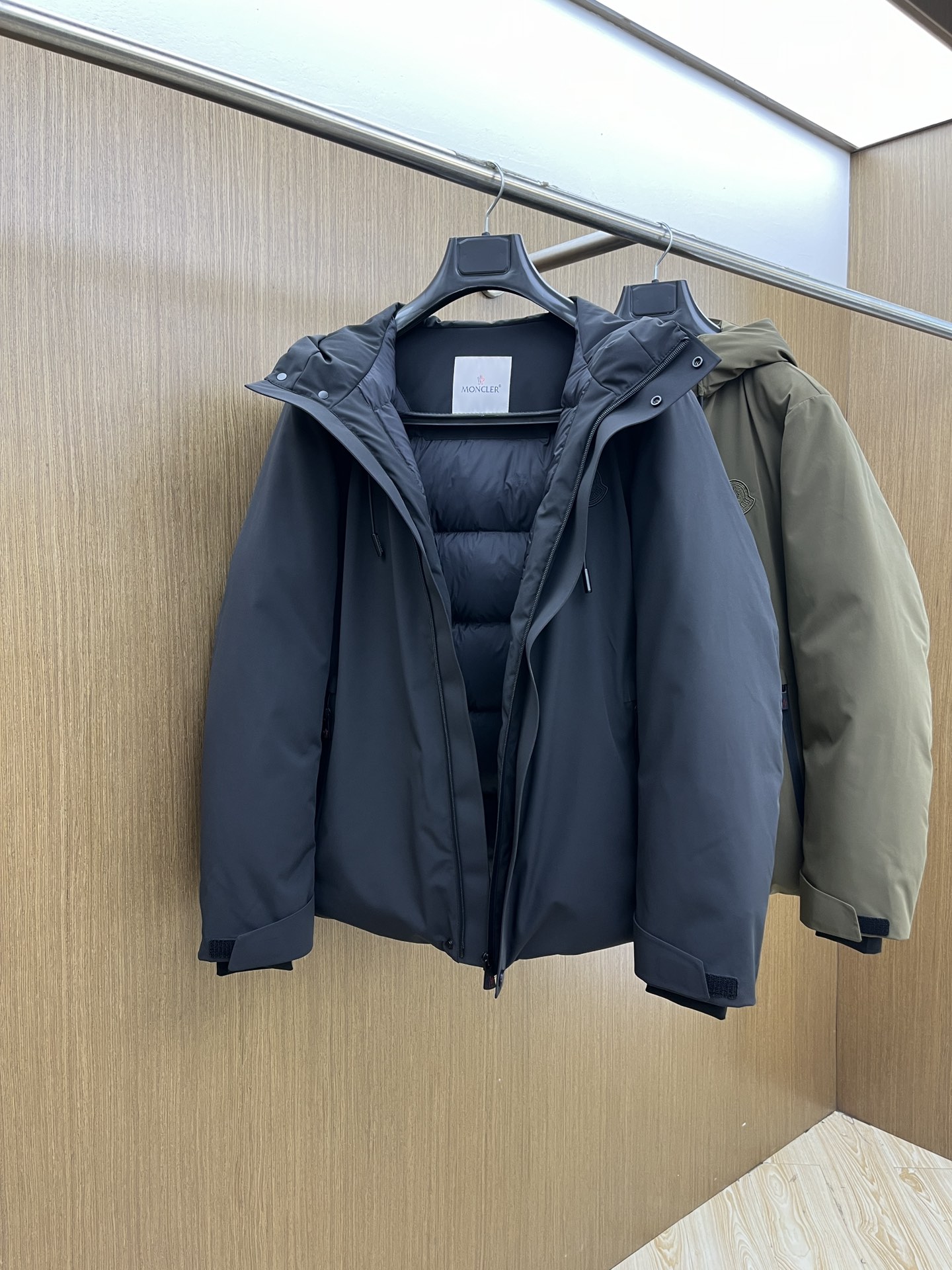 秋冬羽绒 Mon 🔥🔥秋冬新款连帽羽绒服 原版订制五金配件全进口原版定制 欢迎对比 绝对的高品质 采用顶