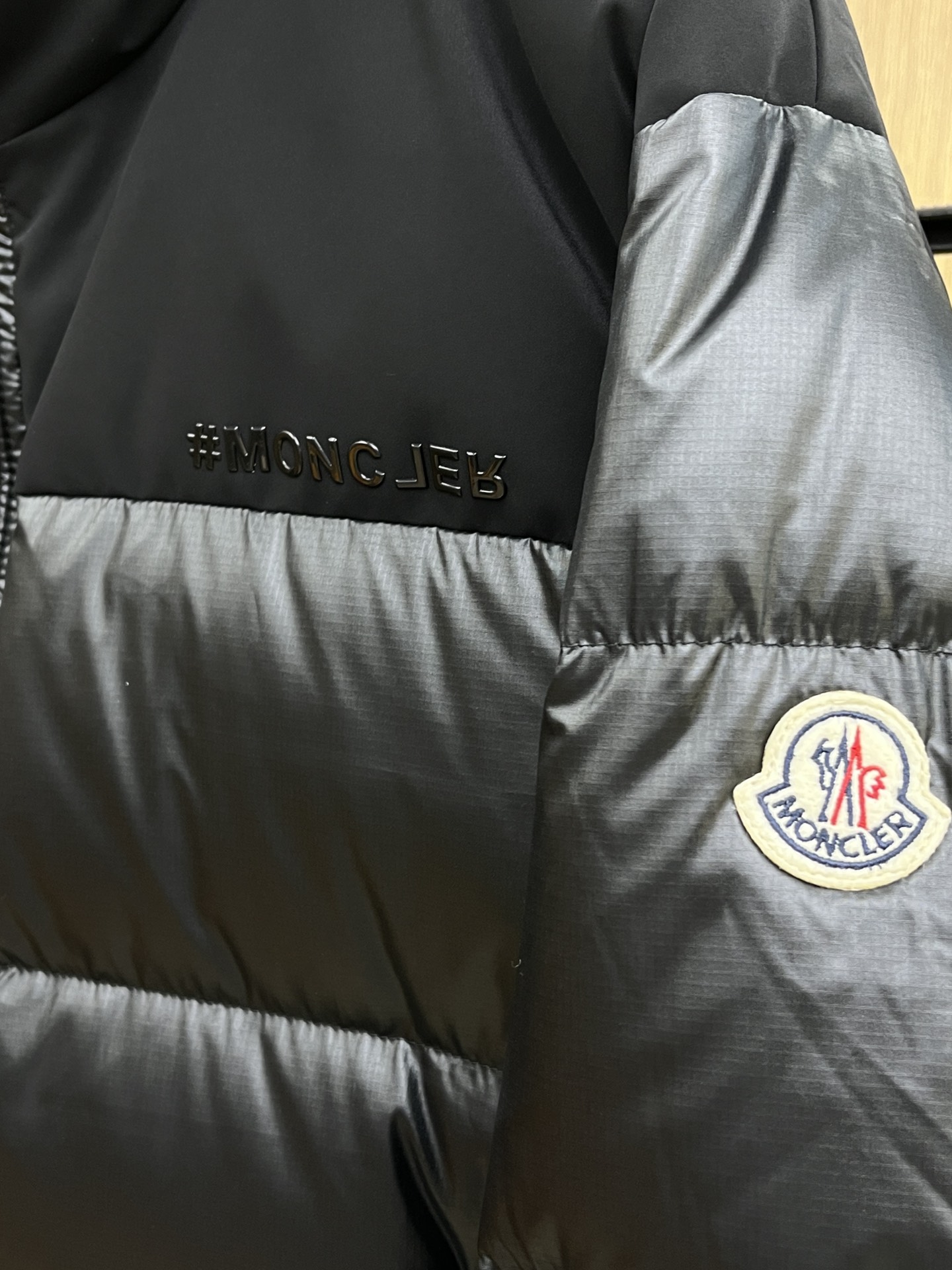 秋冬羽绒 Mon 🔥🔥最新款时尚设计师款羽绒外套.处处细节显工艺足够的高级 结构性剪裁的设计改变来展现男