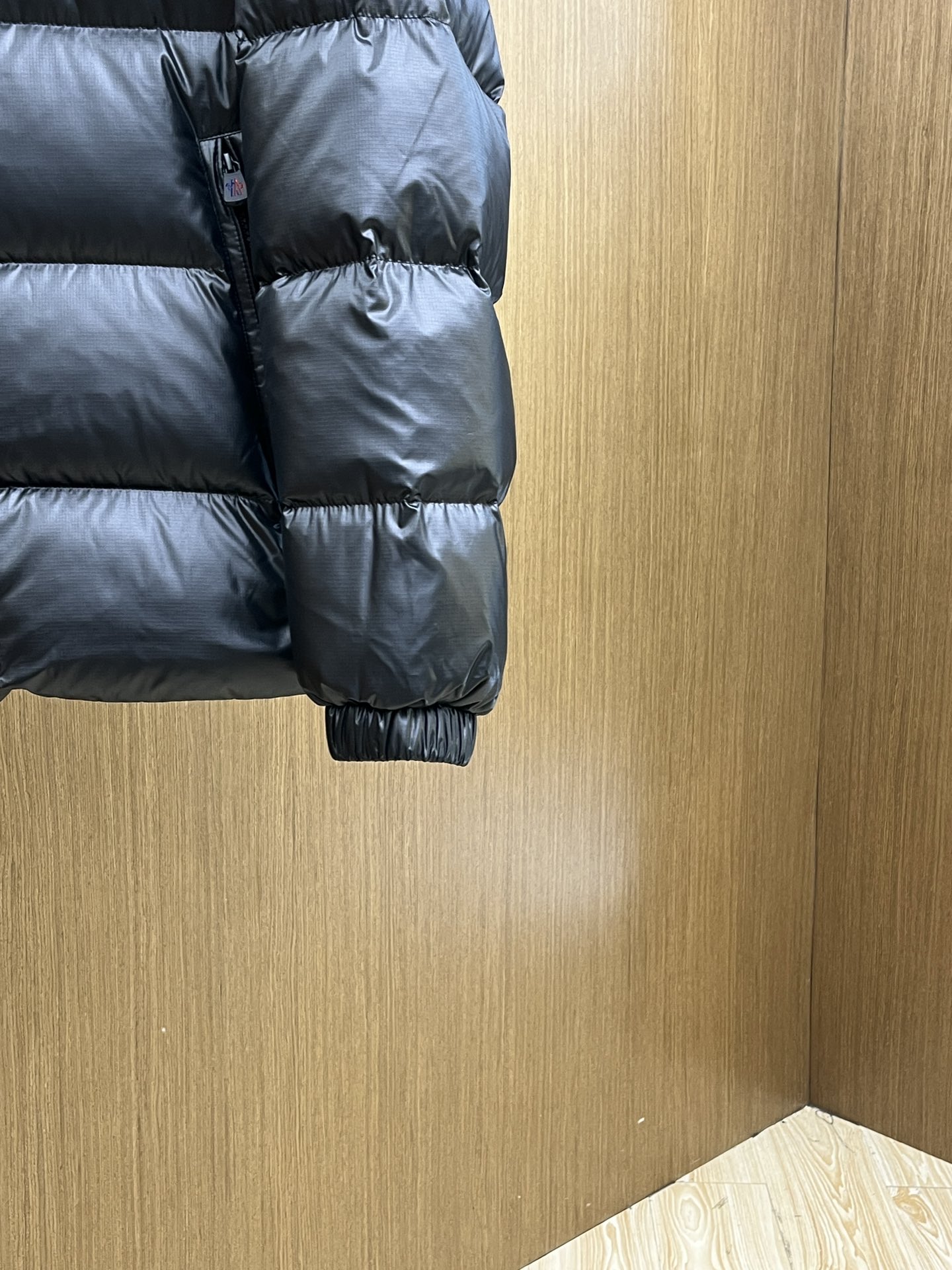 秋冬羽绒 Mon 🔥🔥最新款时尚设计师款羽绒外套.处处细节显工艺足够的高级 结构性剪裁的设计改变来展现男