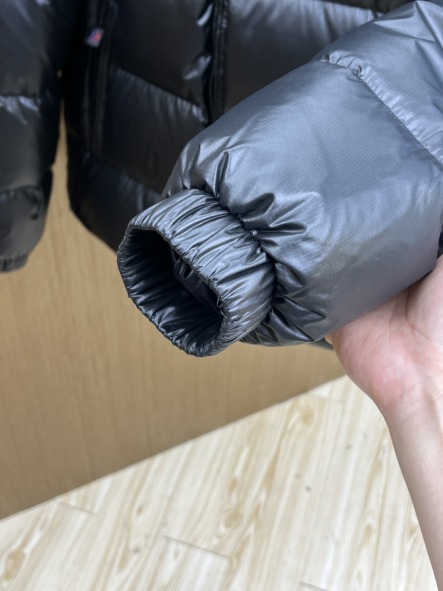 秋冬羽绒 Mon 🔥🔥最新款时尚设计师款羽绒外套.处处细节显工艺足够的高级 结构性剪裁的设计改变来展现男