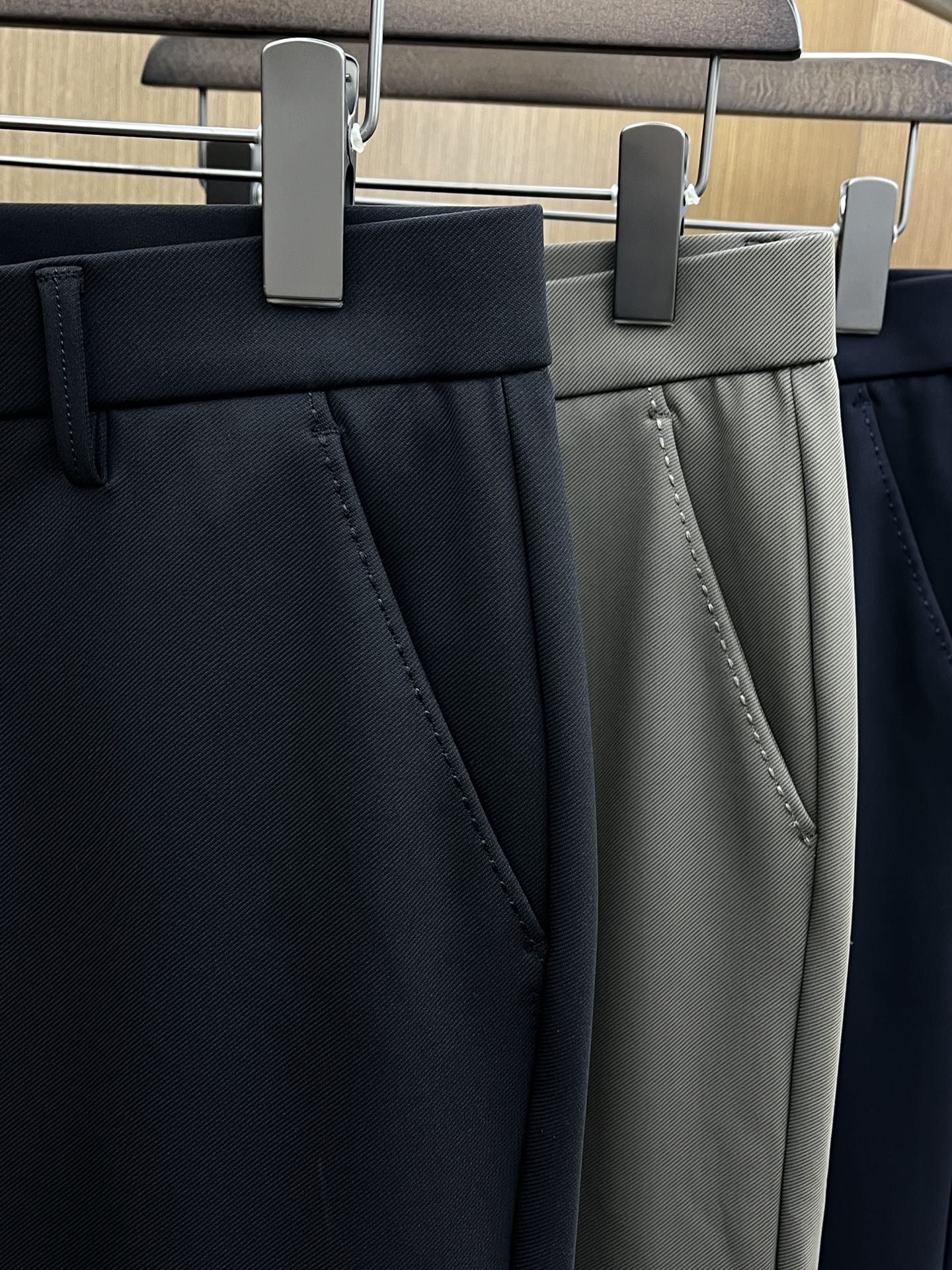 秋冬 lP🆕🔥🔥秋冬新品休闲西裤 官网同步发售，裤身工艺设计，进口客供辅料、面料定制，代工厂出品免检！每