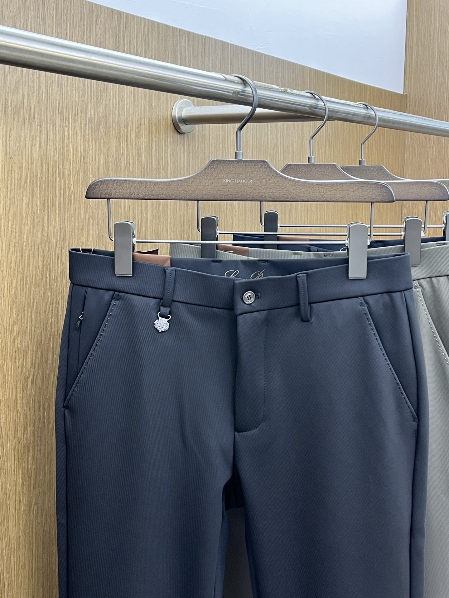 秋冬 lP🆕🔥🔥秋冬新品休闲西裤 官网同步发售，裤身工艺设计，进口客供辅料、面料定制，代工厂出品免检！每