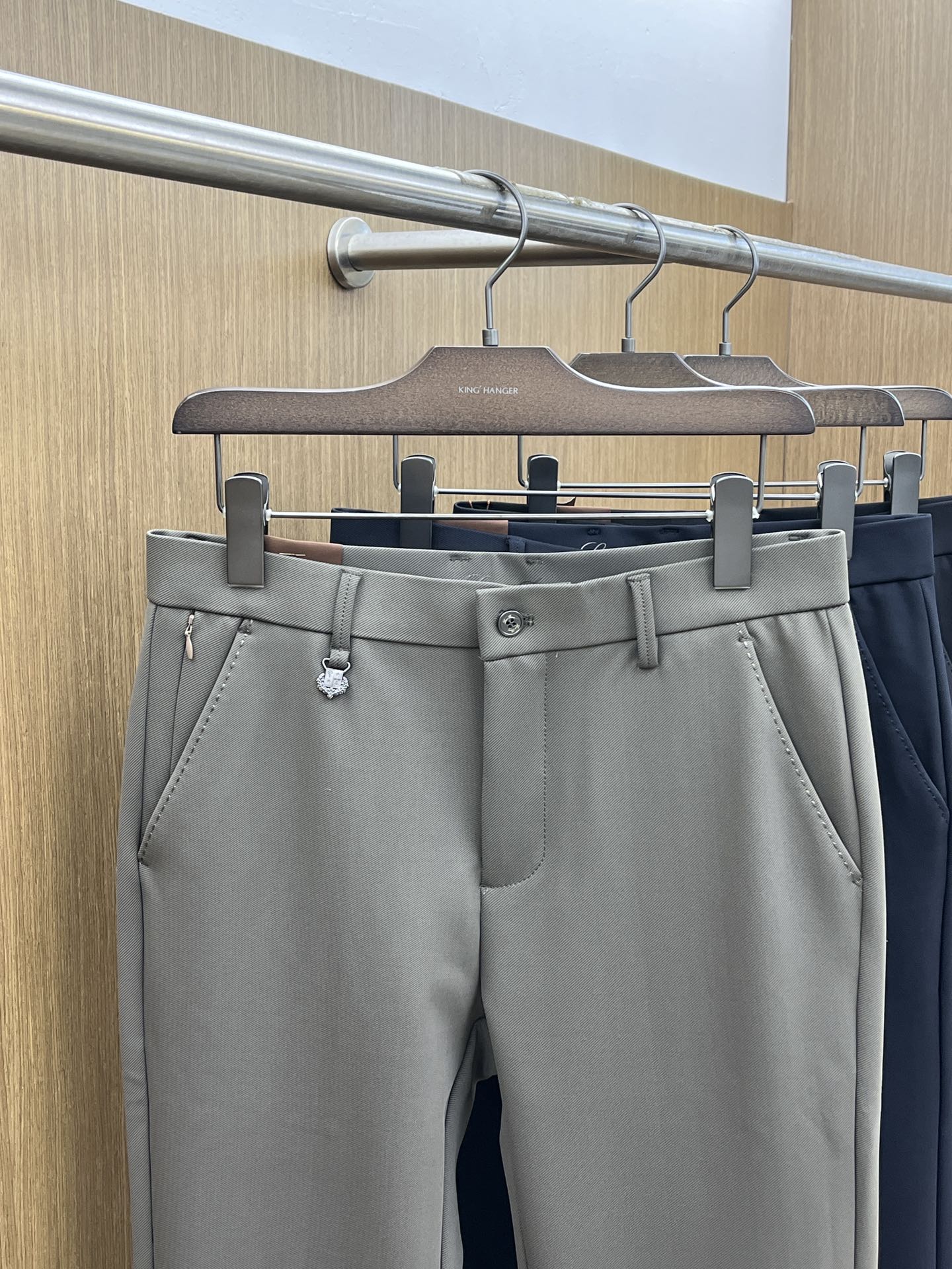 秋冬 lP🆕🔥🔥秋冬新品休闲西裤 官网同步发售，裤身工艺设计，进口客供辅料、面料定制，代工厂出品免检！每