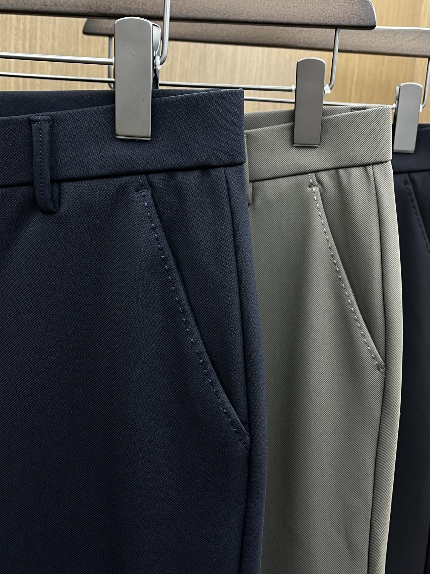 秋冬 lP🆕🔥🔥秋冬新品休闲西裤 官网同步发售，裤身工艺设计，进口客供辅料、面料定制，代工厂出品免检！每