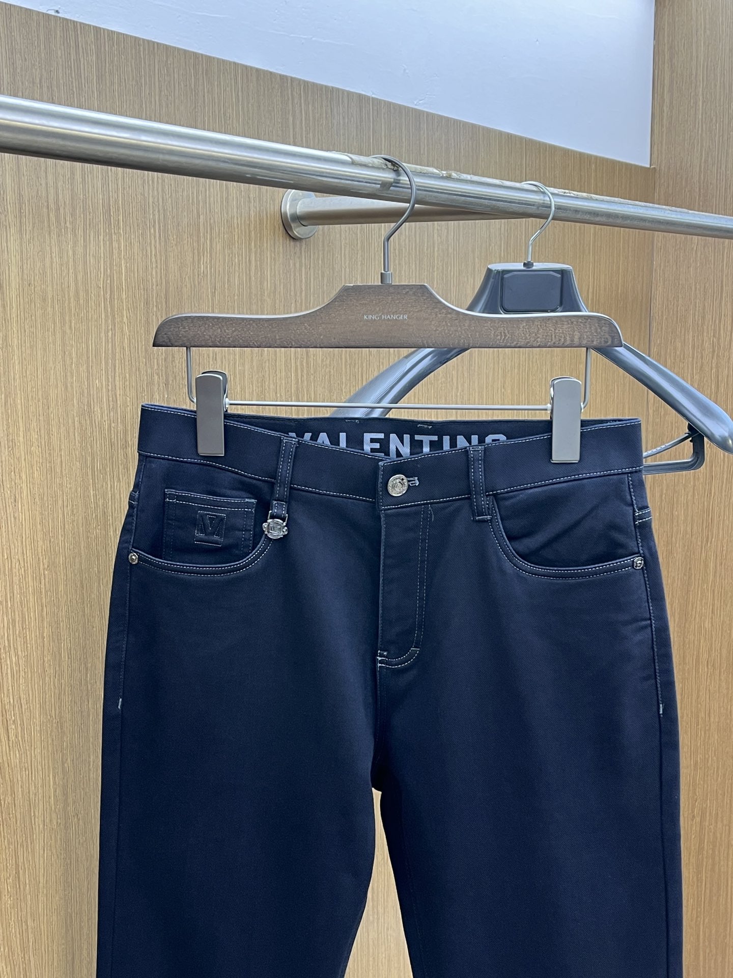 秋冬 VLTN 🔥🔥秋冬新品休闲牛仔裤 官网同步发售，裤身工艺设计，进口客供辅料、面料定制，代工厂出品免