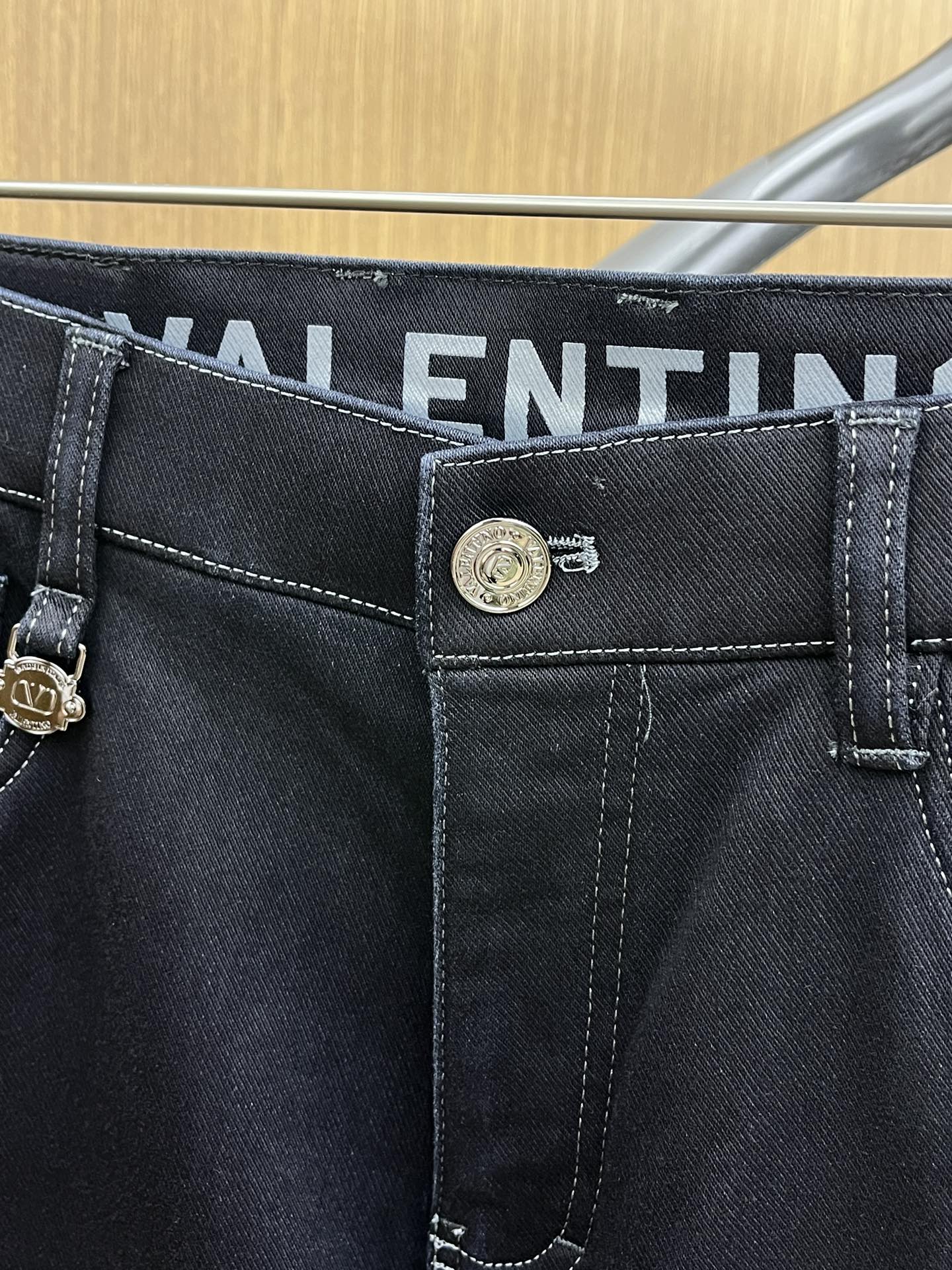 秋冬 VLTN 🔥🔥秋冬新品休闲牛仔裤 官网同步发售，裤身工艺设计，进口客供辅料、面料定制，代工厂出品免