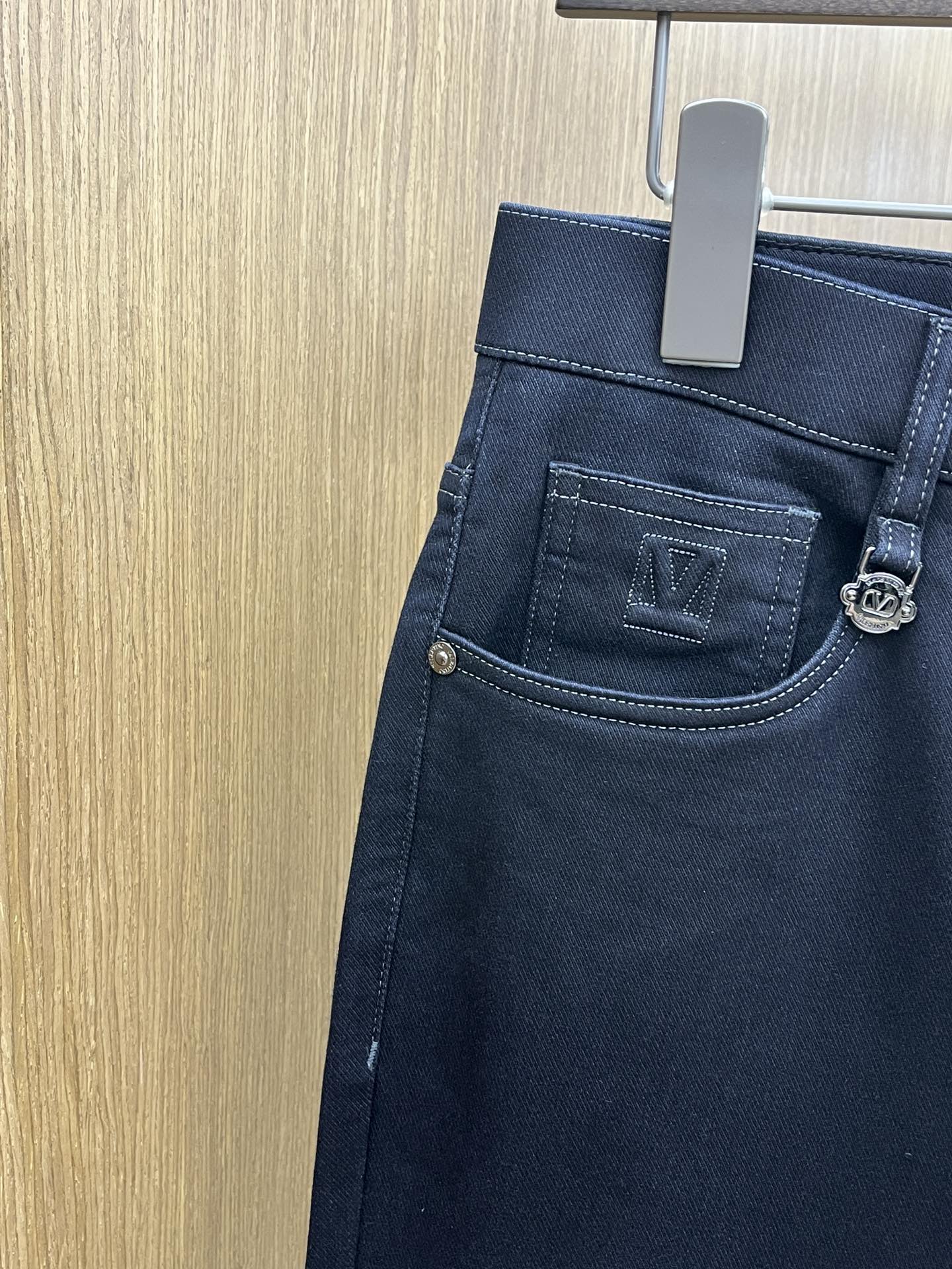 秋冬 VLTN 🔥🔥秋冬新品休闲牛仔裤 官网同步发售，裤身工艺设计，进口客供辅料、面料定制，代工厂出品免