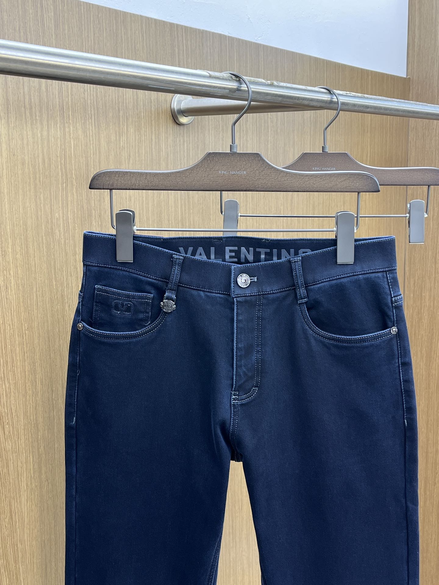 秋冬 VLTN 🔥🔥秋冬新品休闲牛仔裤 官网同步发售，裤身工艺设计，进口客供辅料、面料定制，代工厂出品免