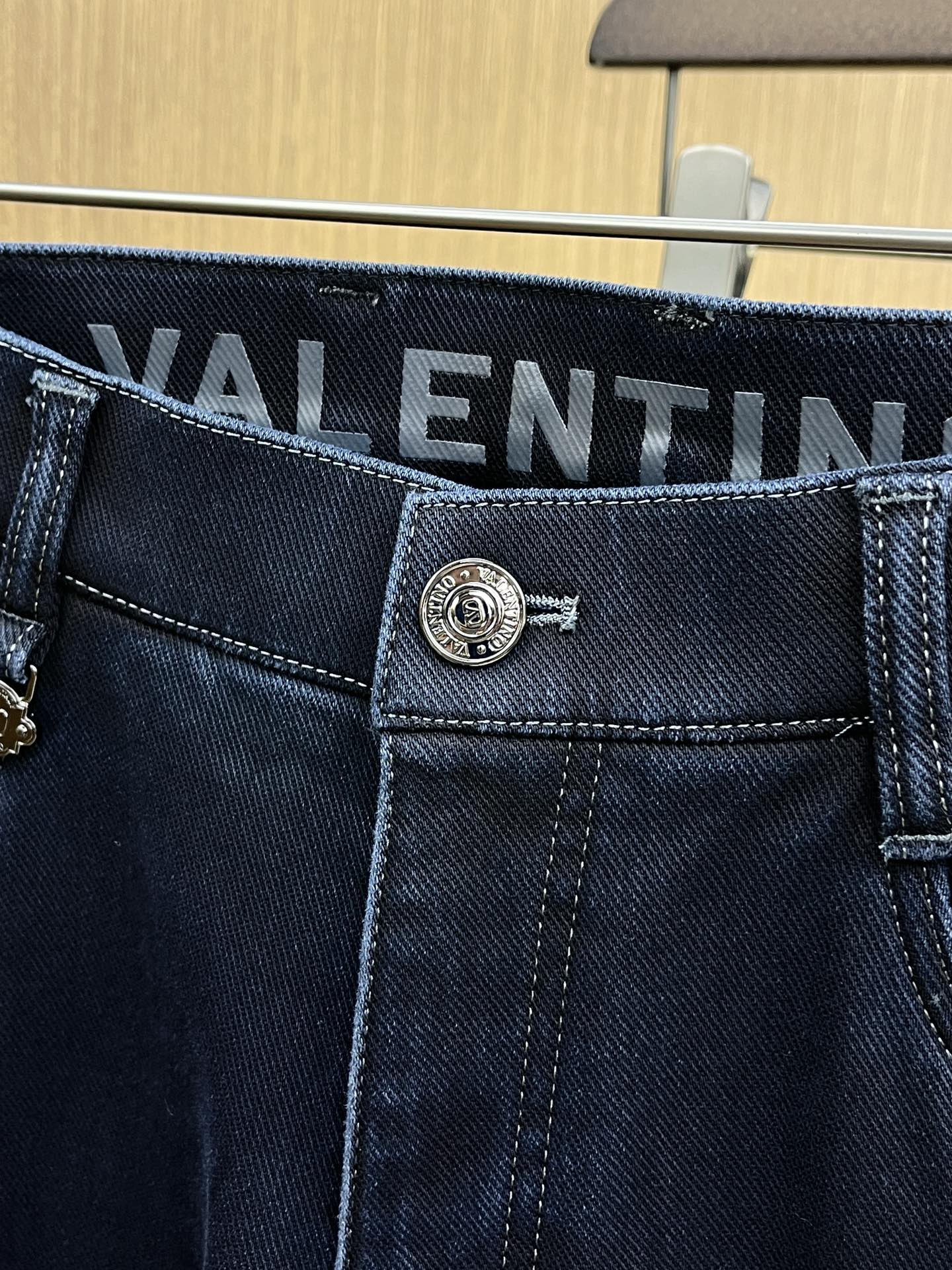 秋冬 VLTN 🔥🔥秋冬新品休闲牛仔裤 官网同步发售，裤身工艺设计，进口客供辅料、面料定制，代工厂出品免