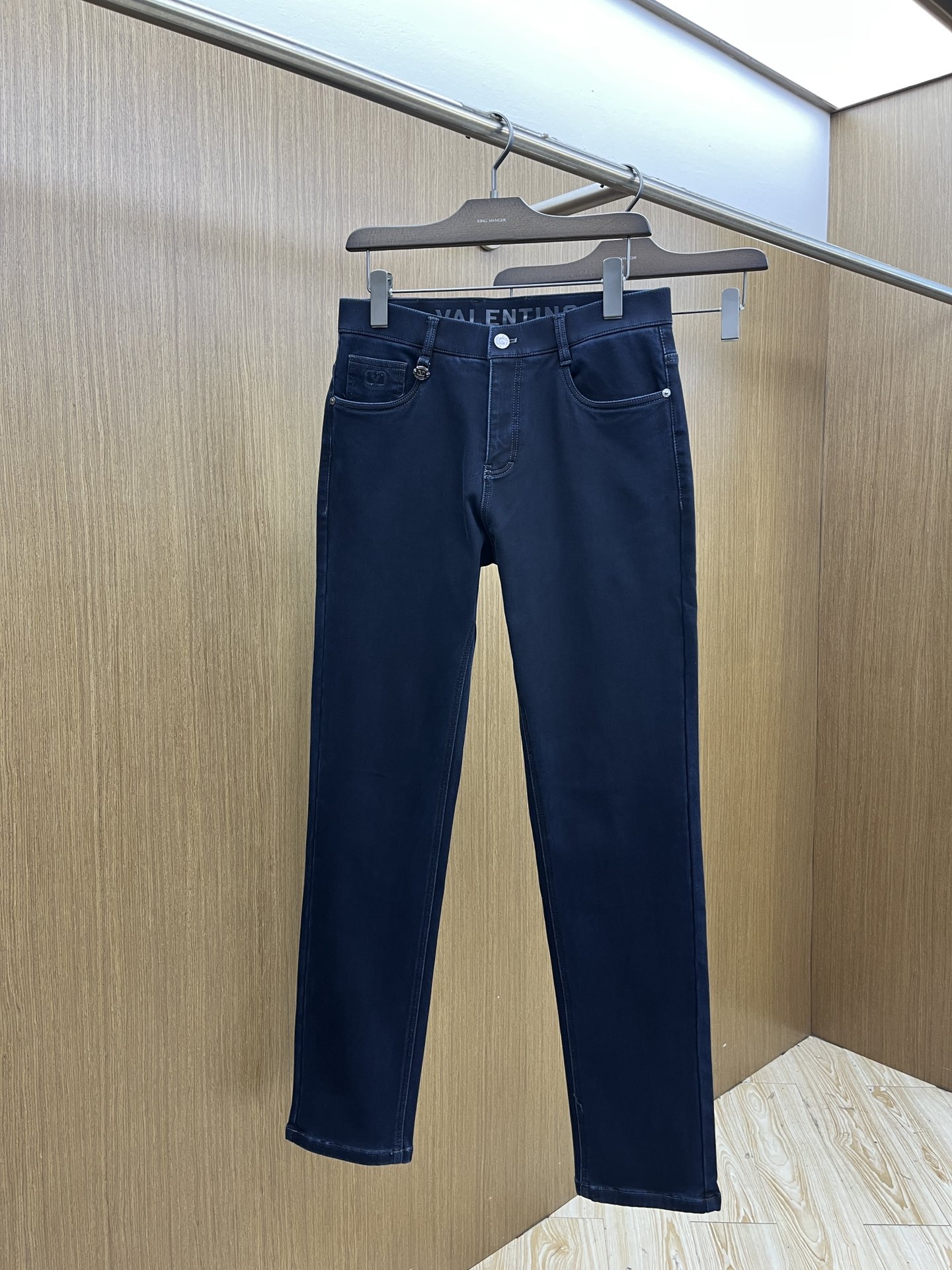 秋冬 VLTN 🔥🔥秋冬新品休闲牛仔裤 官网同步发售，裤身工艺设计，进口客供辅料、面料定制，代工厂出品免