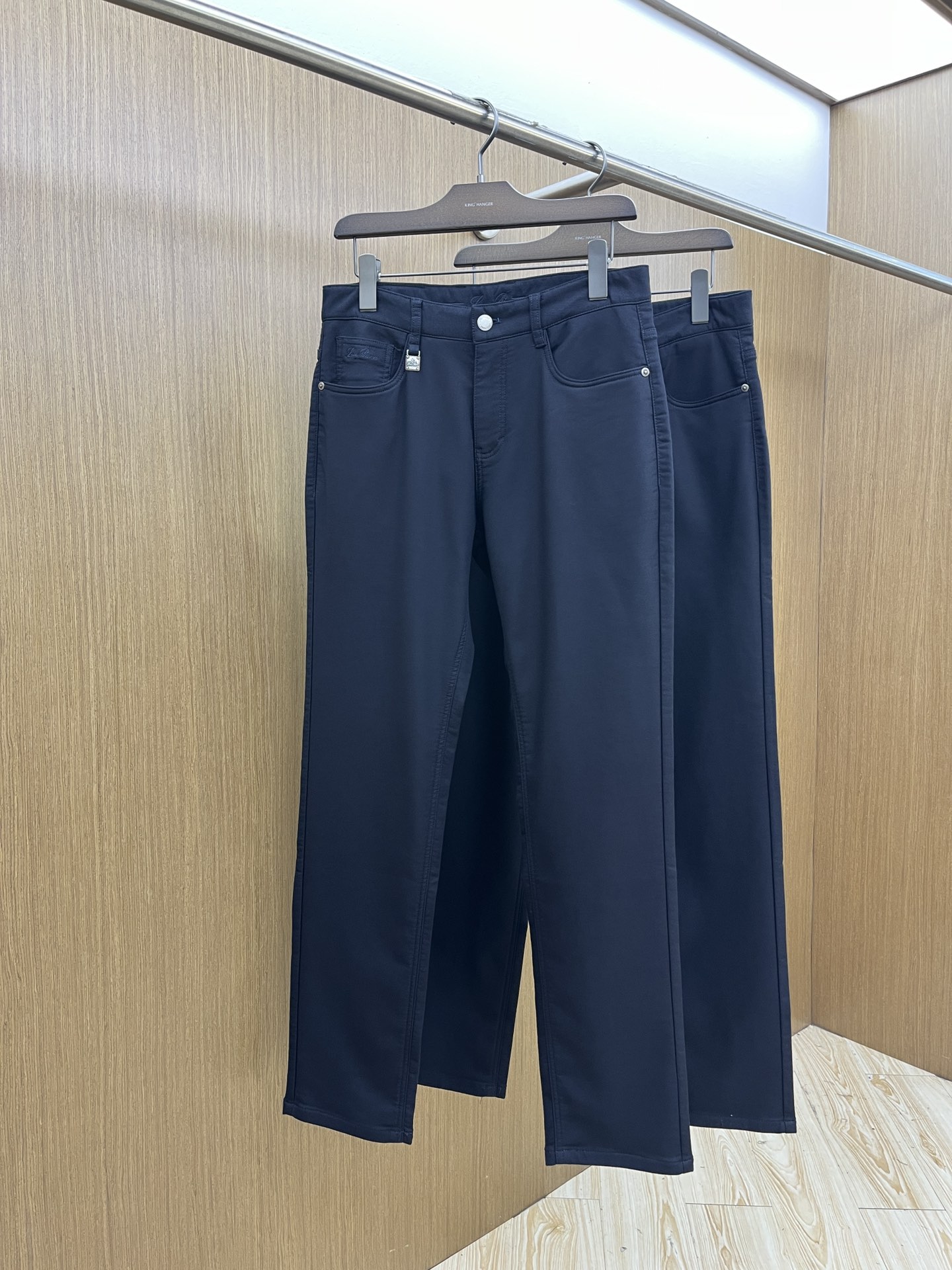 秋冬 lP🆕 🔥🔥秋冬新品休闲牛仔裤 官网同步发售，裤身工艺设计，进口客供辅料、面料定制，代工厂出品免检