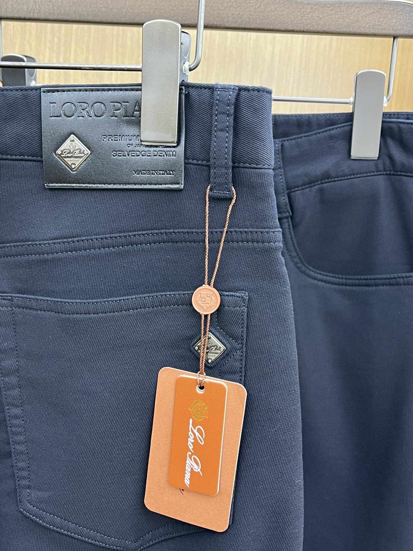 秋冬 lP🆕 🔥🔥秋冬新品休闲牛仔裤 官网同步发售，裤身工艺设计，进口客供辅料、面料定制，代工厂出品免检