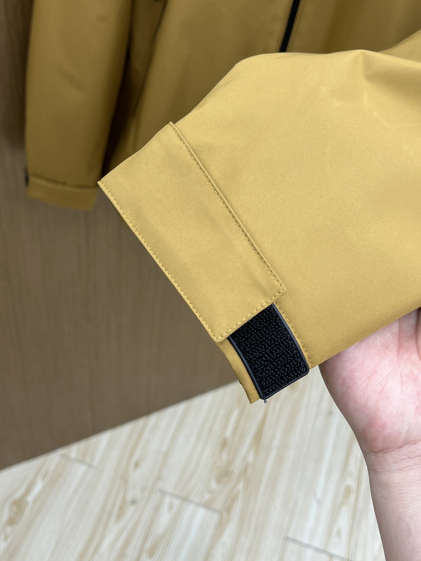 秋冬 BBR 🔥🔥ss早秋新款发布 巴宝莉连帽夹克外套，拼接面料秋季爆款夹薄棉夹克外套，字母logo印花