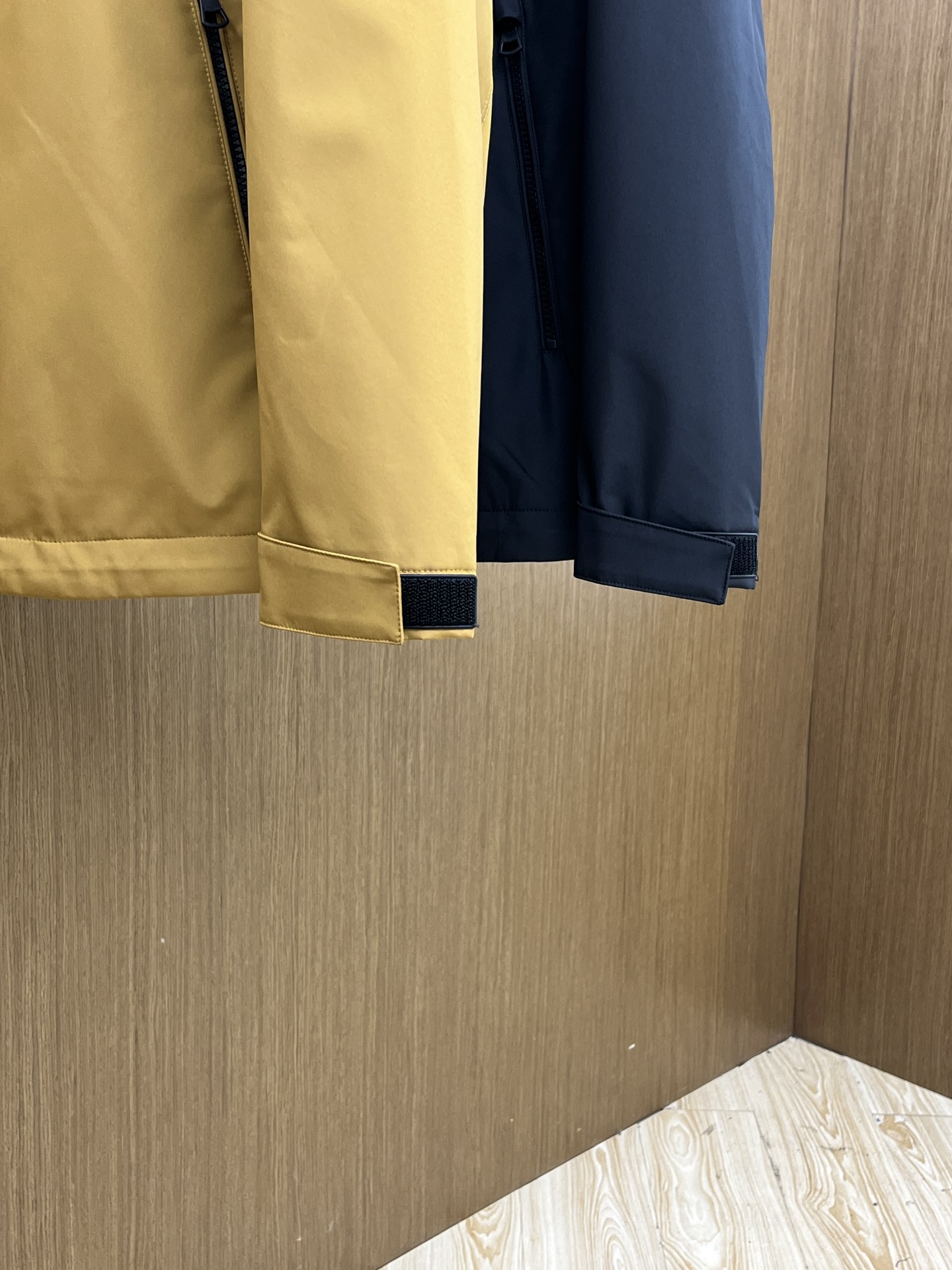 秋冬 BBR 🔥🔥ss早秋新款发布 巴宝莉连帽夹克外套，拼接面料秋季爆款夹薄棉夹克外套，字母logo印花