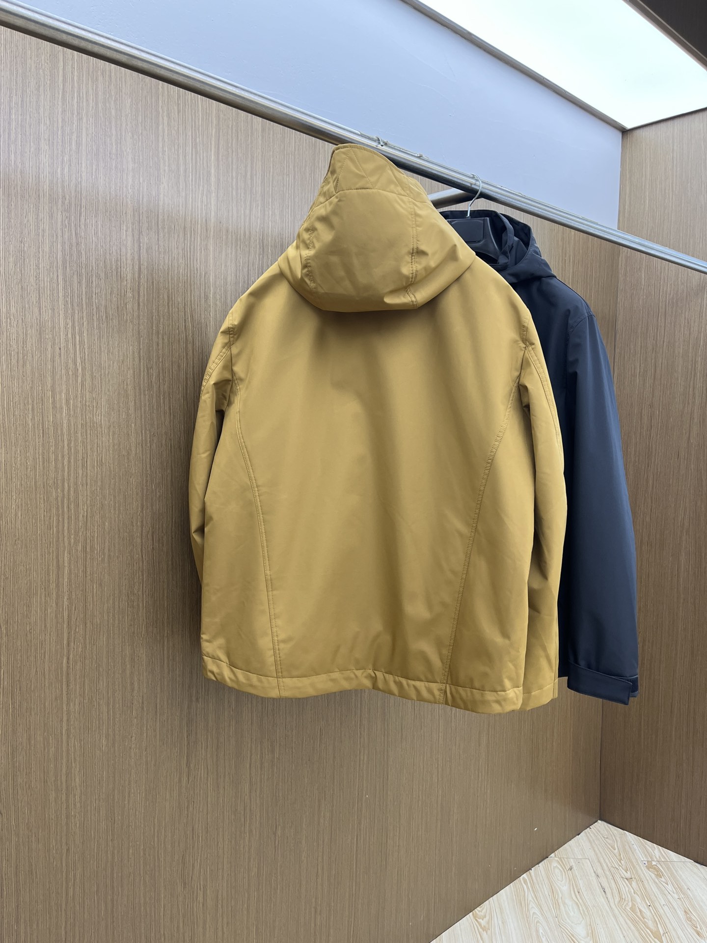 秋冬 BBR 🔥🔥ss早秋新款发布 巴宝莉连帽夹克外套，拼接面料秋季爆款夹薄棉夹克外套，字母logo印花