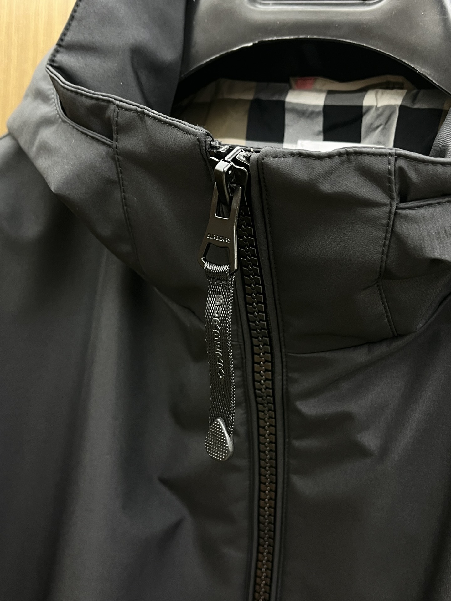 秋冬 BBR 🔥🔥ss早秋新款发布 巴宝莉连帽夹克外套，拼接面料秋季爆款夹薄棉夹克外套，字母logo印花