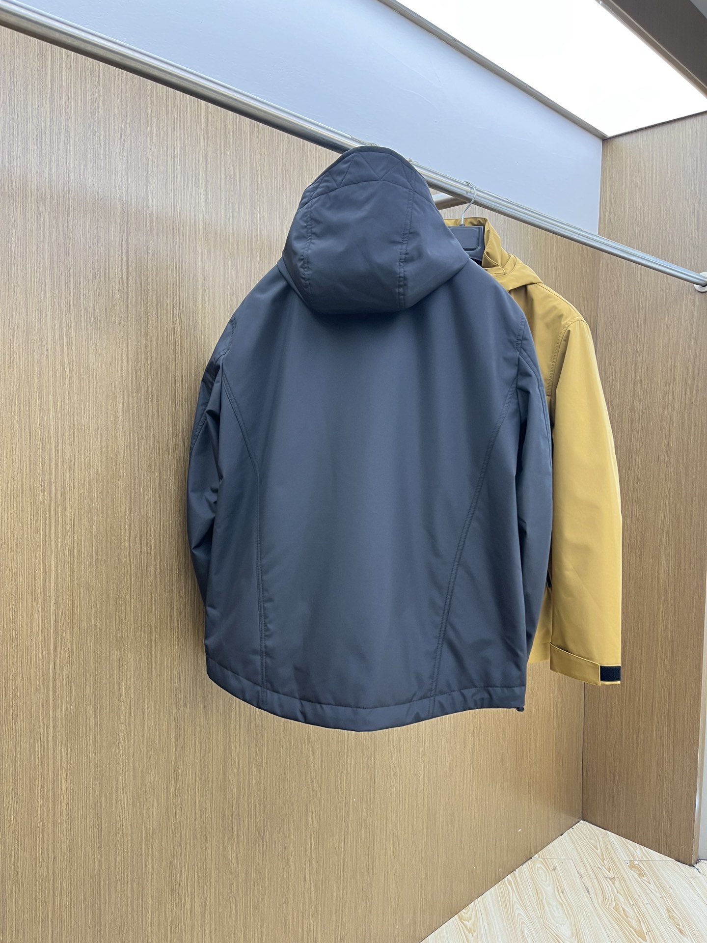 秋冬 BBR 🔥🔥ss早秋新款发布 巴宝莉连帽夹克外套，拼接面料秋季爆款夹薄棉夹克外套，字母logo印花