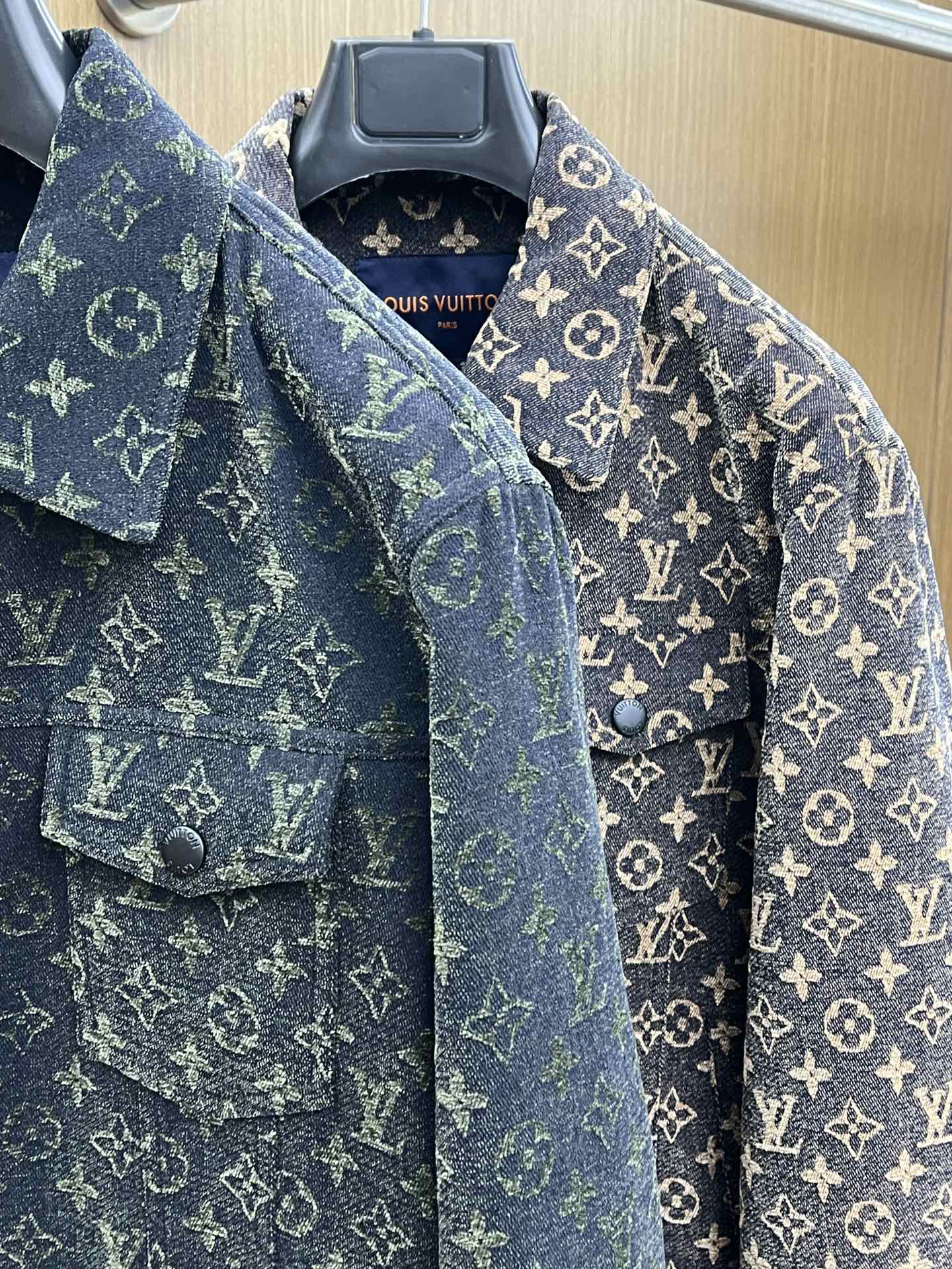 秋冬 LV 🔥🔥ss早秋新款发布驴牌翻领夹克外套，字母提花面料秋季爆款夹薄棉夹克外套，字母满印提花面料夹