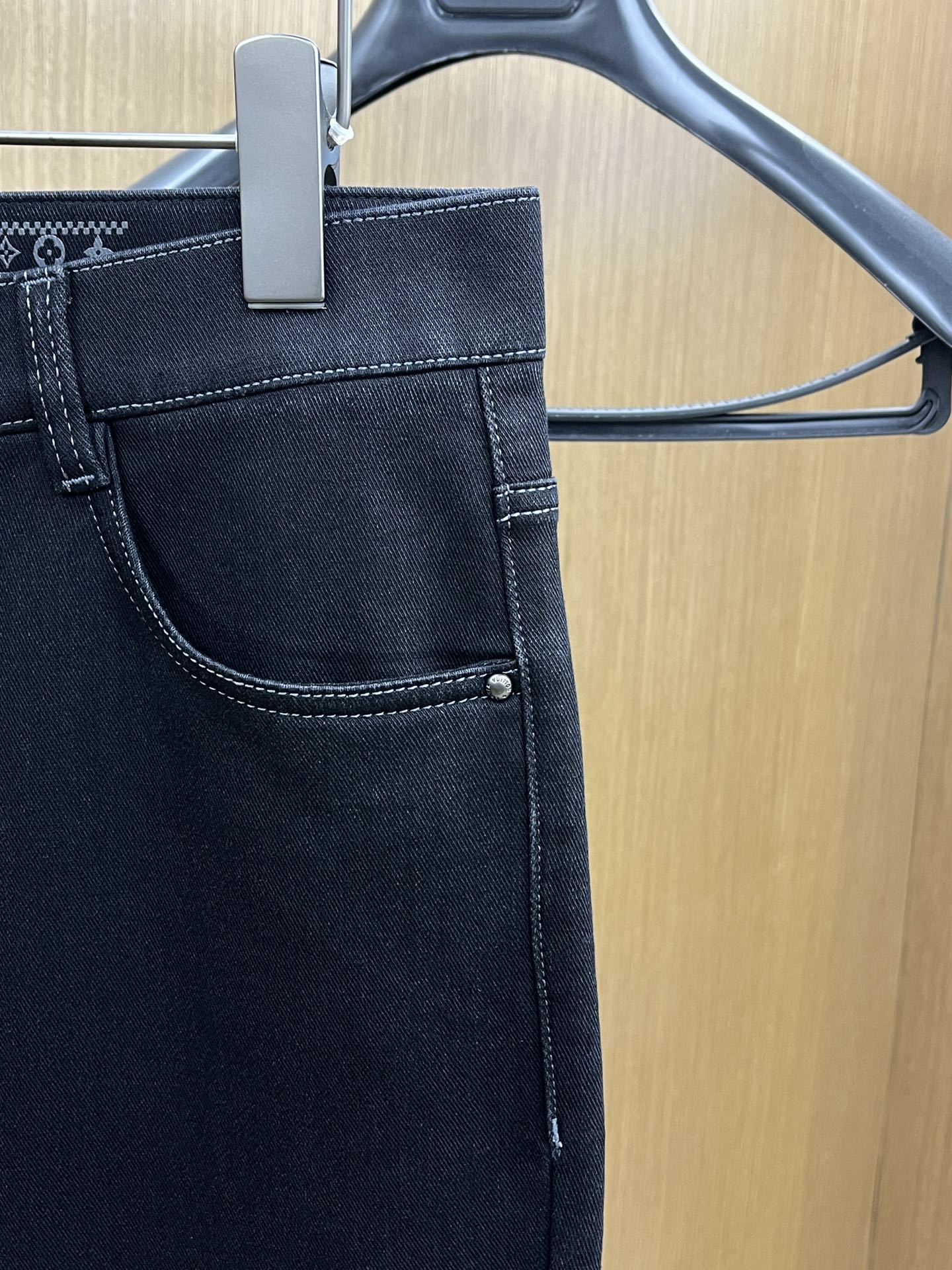 秋冬 VLTN 🔥🔥秋冬新品休闲牛仔裤 官网同步发售，裤身工艺设计，进口客供辅料、面料定制，代工厂出品免