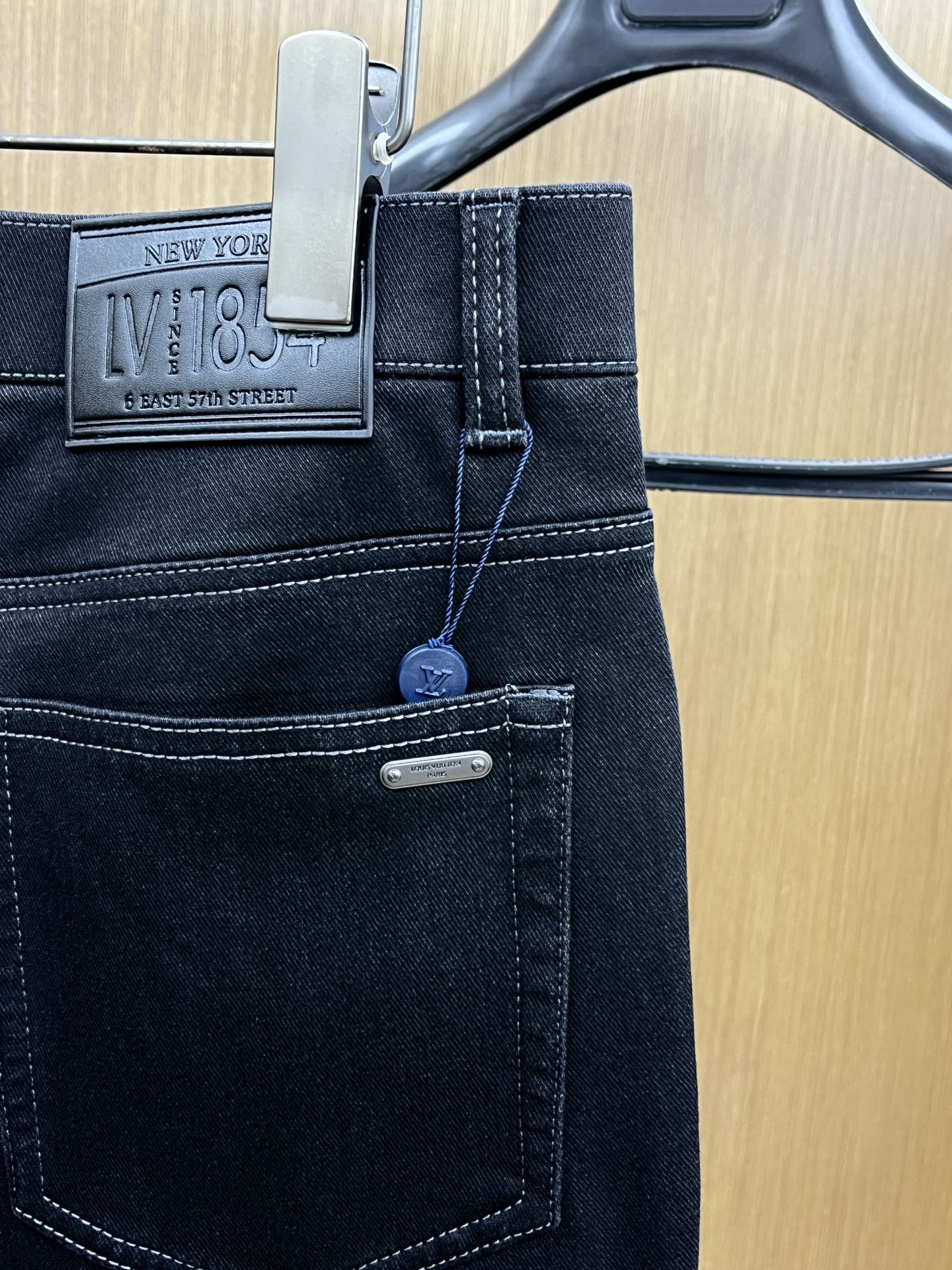 秋冬 VLTN 🔥🔥秋冬新品休闲牛仔裤 官网同步发售，裤身工艺设计，进口客供辅料、面料定制，代工厂出品免