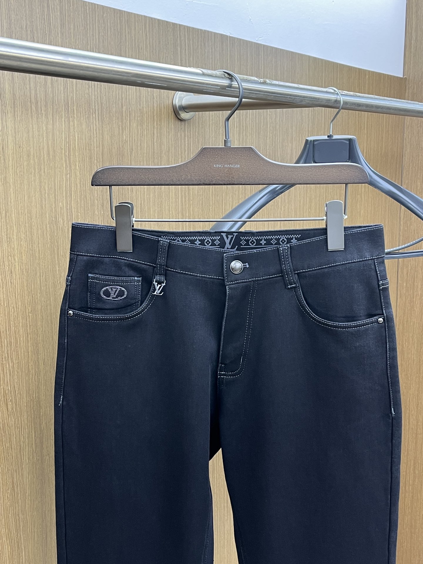秋冬 VLTN 🔥🔥秋冬新品休闲牛仔裤 官网同步发售，裤身工艺设计，进口客供辅料、面料定制，代工厂出品免