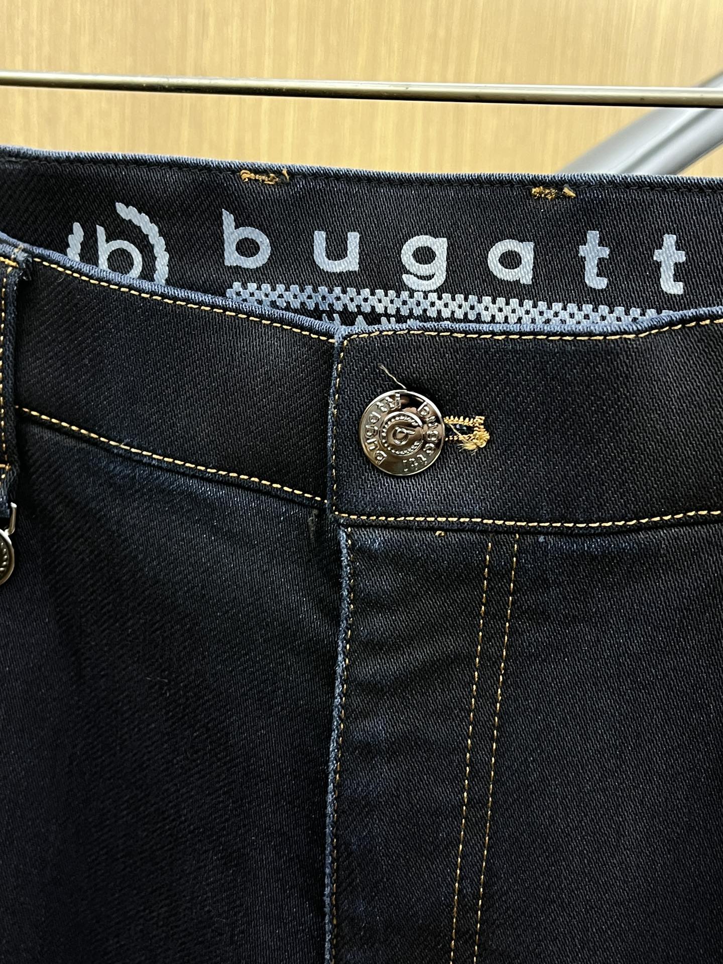 秋冬 BG 🔥🔥秋冬新品休闲牛仔裤 官网同步发售，裤身工艺设计，进口客供辅料、面料定制，代工厂出品免检！