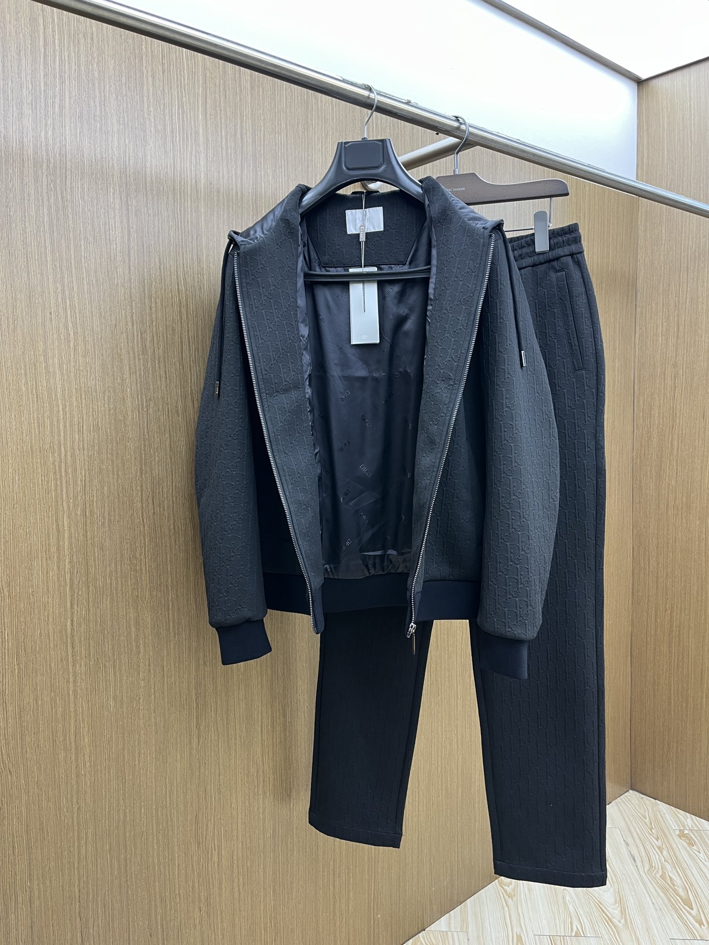 秋冬/套 CD 🔥FW最新独家专供新款休闲运动套装 高端版本！定制面料 透气舒适度高，细节无可挑剔，品牌