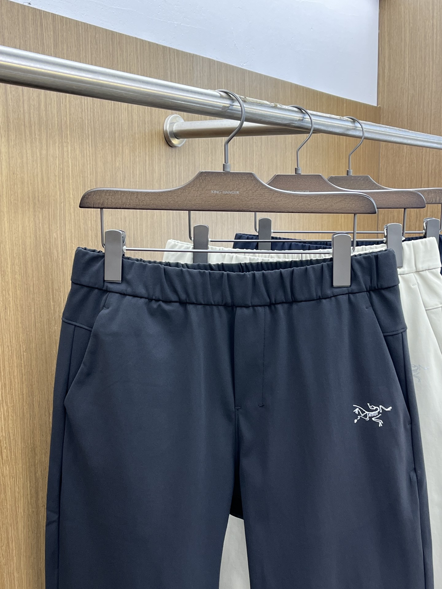 秋冬 ARC'TERYX始祖鸟最新秋冬款户外冲锋！高端商务系列软壳裤、耐磨、防风防水!一款封神之作的男士