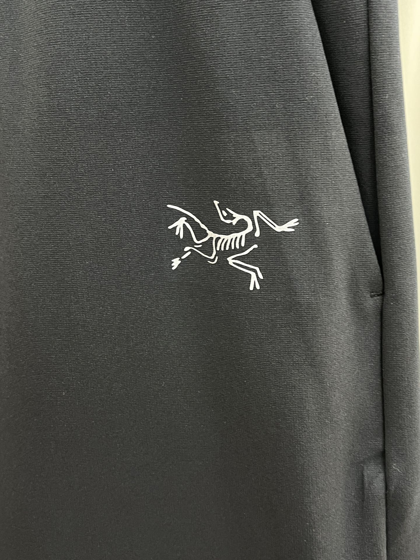 秋冬 ARC'TERYX始祖鸟最新秋冬款户外冲锋！高端商务系列软壳裤、耐磨、防风防水!一款封神之作的男士