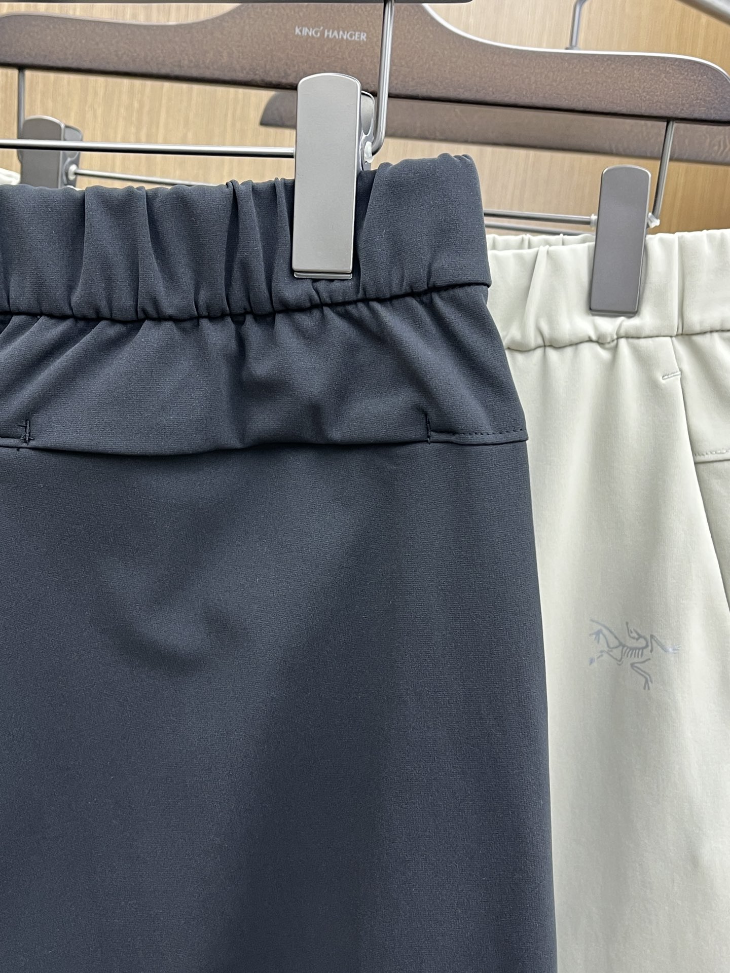 秋冬 ARC'TERYX始祖鸟最新秋冬款户外冲锋！高端商务系列软壳裤、耐磨、防风防水!一款封神之作的男士