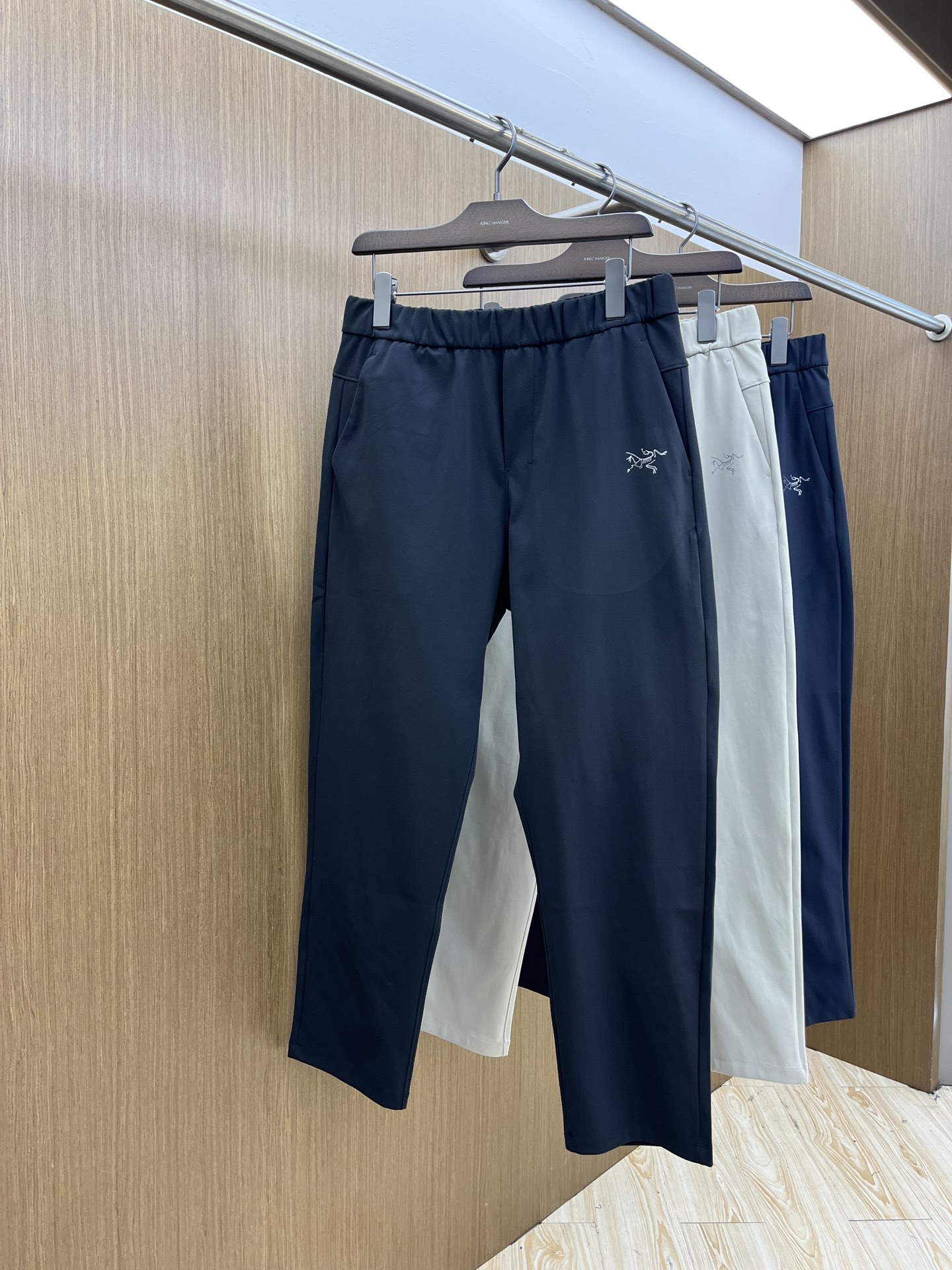 秋冬 ARC'TERYX始祖鸟最新秋冬款户外冲锋！高端商务系列软壳裤、耐磨、防风防水!一款封神之作的男士