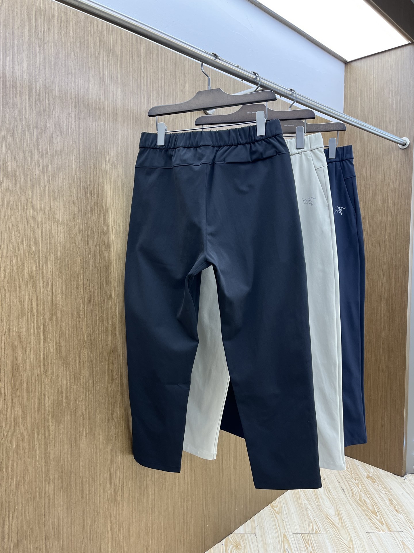 秋冬 ARC'TERYX始祖鸟最新秋冬款户外冲锋！高端商务系列软壳裤、耐磨、防风防水!一款封神之作的男士