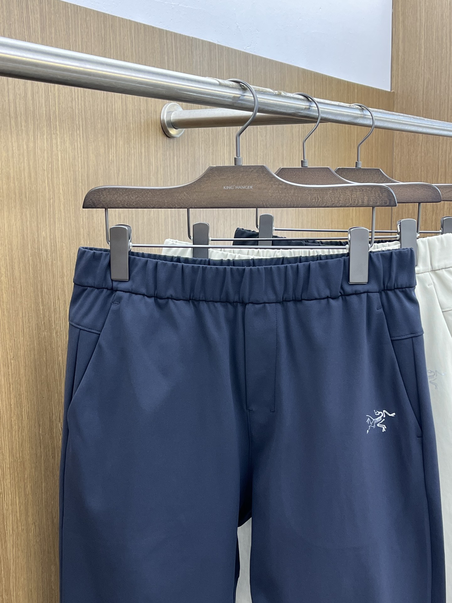 秋冬 ARC'TERYX始祖鸟最新秋冬款户外冲锋！高端商务系列软壳裤、耐磨、防风防水!一款封神之作的男士