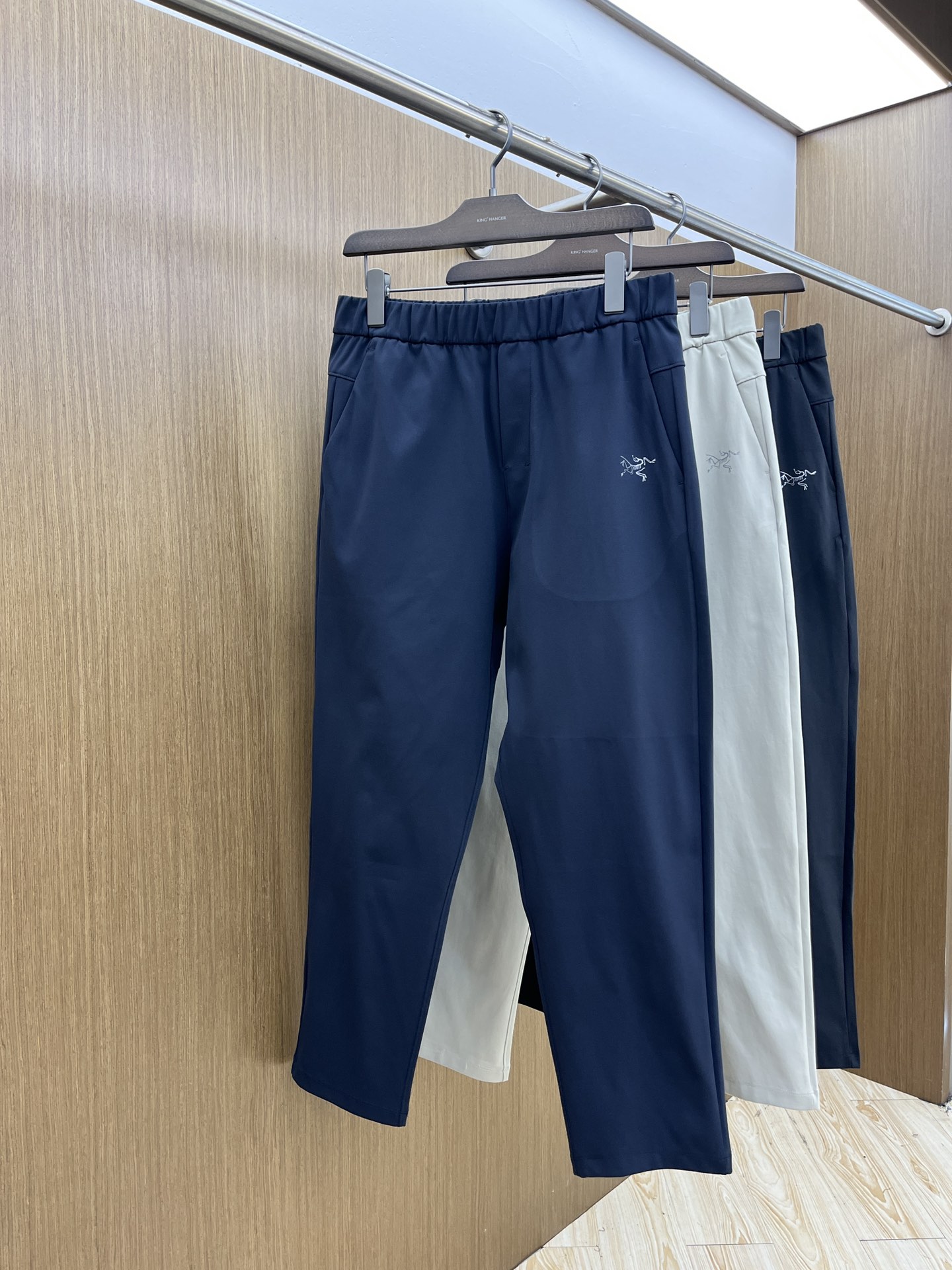 秋冬 ARC'TERYX始祖鸟最新秋冬款户外冲锋！高端商务系列软壳裤、耐磨、防风防水!一款封神之作的男士