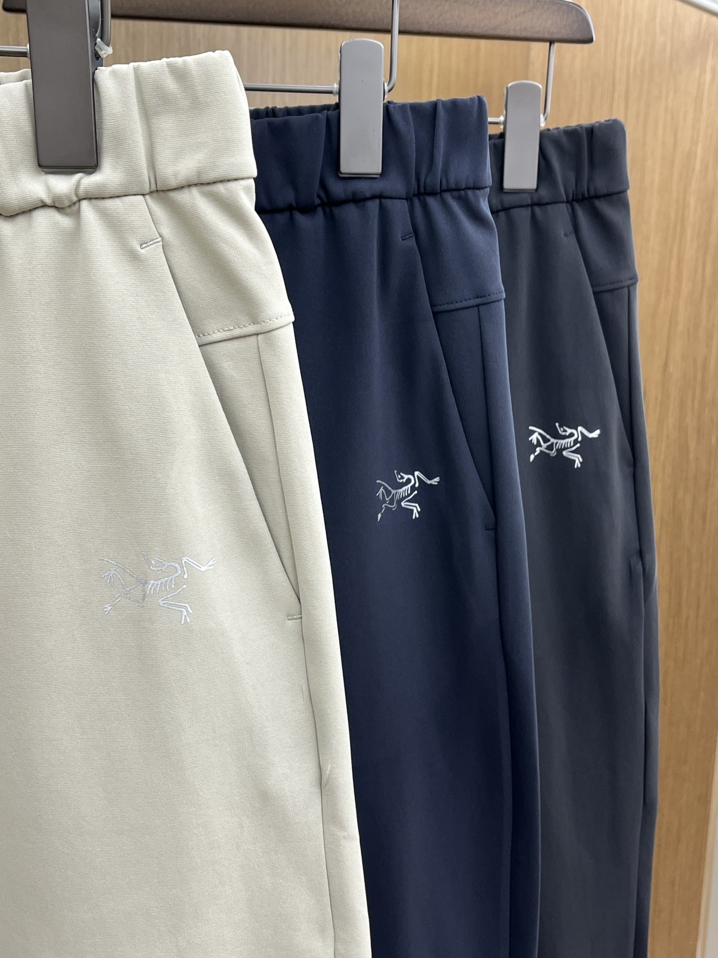 秋冬 ARC'TERYX始祖鸟最新秋冬款户外冲锋！高端商务系列软壳裤、耐磨、防风防水!一款封神之作的男士