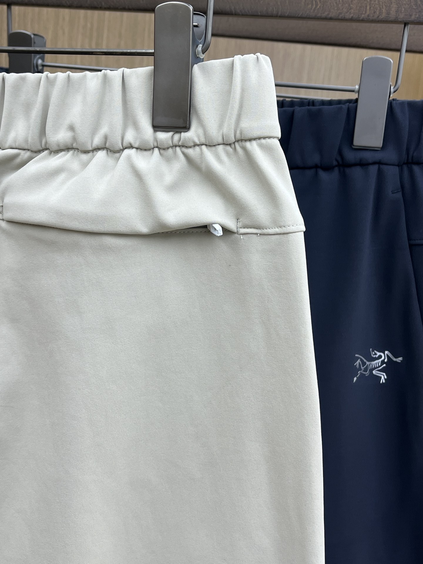 秋冬 ARC'TERYX始祖鸟最新秋冬款户外冲锋！高端商务系列软壳裤、耐磨、防风防水!一款封神之作的男士