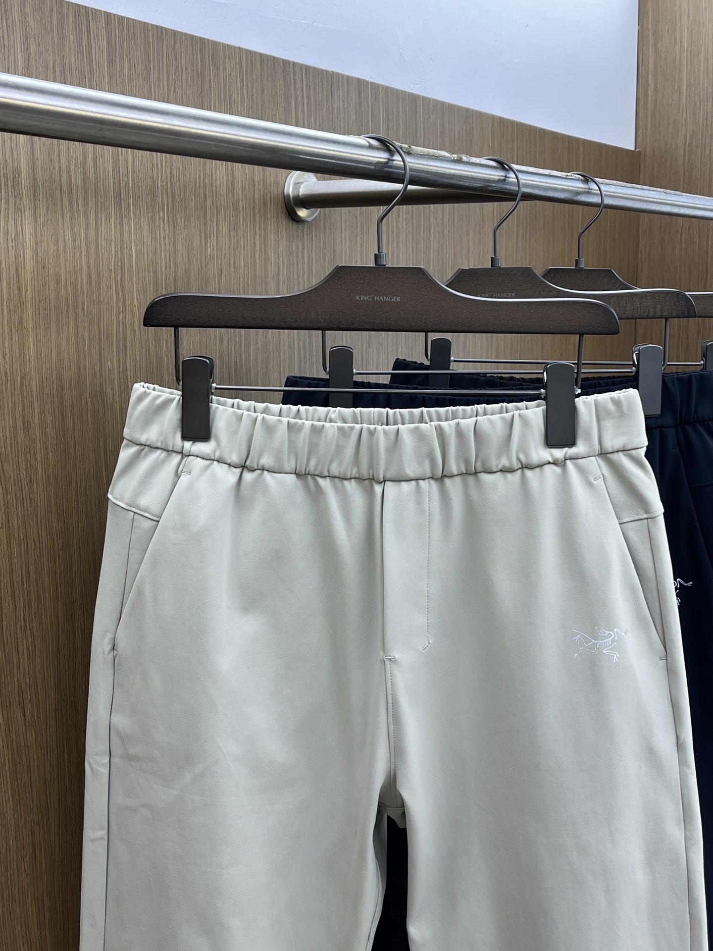 秋冬 ARC'TERYX始祖鸟最新秋冬款户外冲锋！高端商务系列软壳裤、耐磨、防风防水!一款封神之作的男士