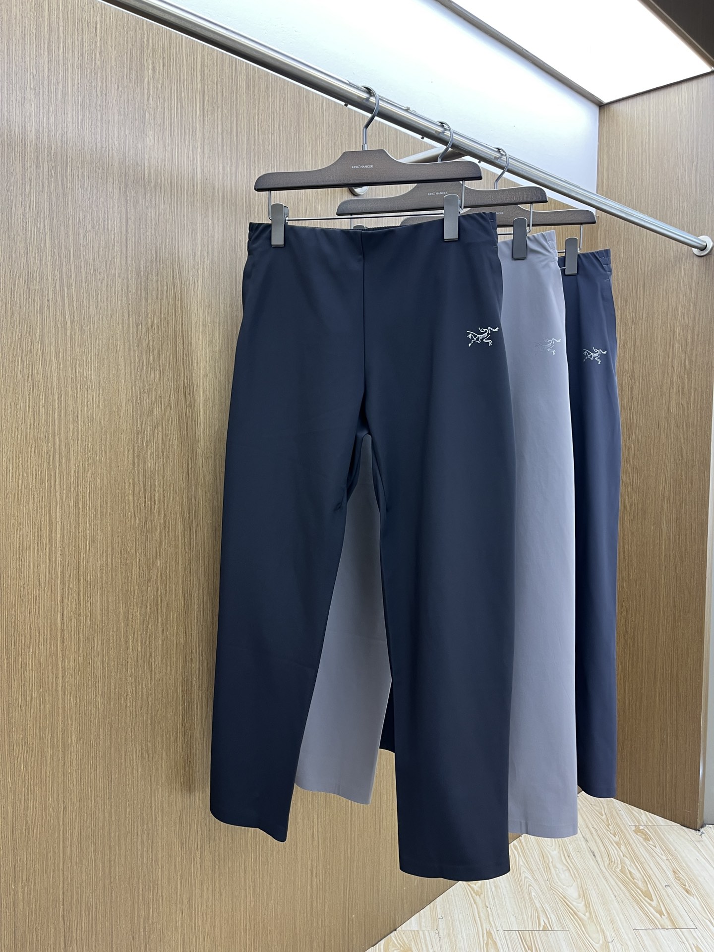 秋冬 ARC'TERYX始祖鸟最新秋冬款户外冲锋！高端商务系列软壳裤、耐磨、防风防水!一款封神之作的男士