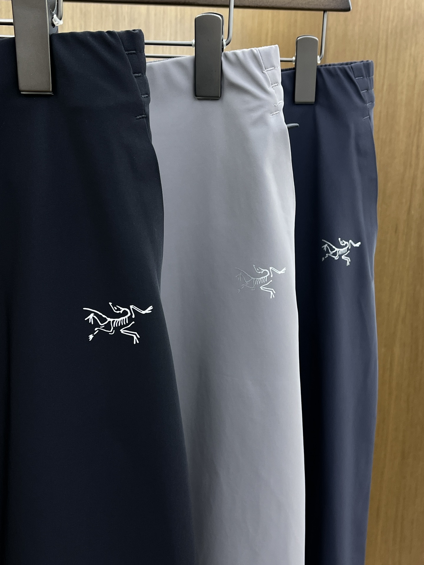 秋冬 ARC'TERYX始祖鸟最新秋冬款户外冲锋！高端商务系列软壳裤、耐磨、防风防水!一款封神之作的男士