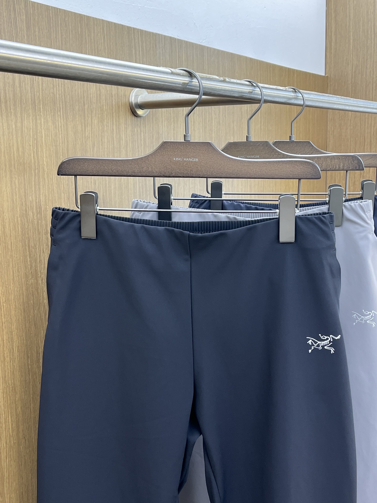 秋冬 ARC'TERYX始祖鸟最新秋冬款户外冲锋！高端商务系列软壳裤、耐磨、防风防水!一款封神之作的男士