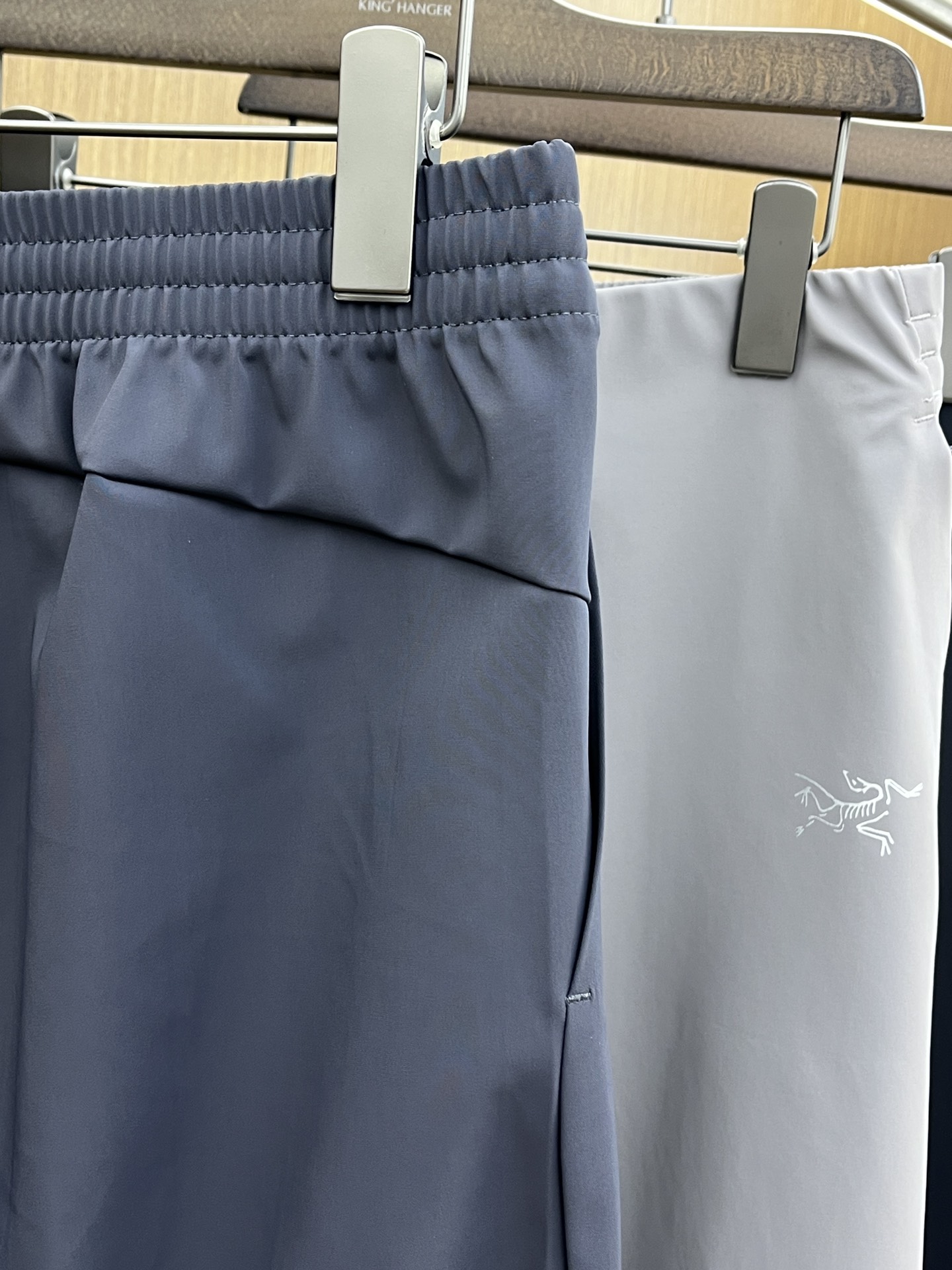 秋冬 ARC'TERYX始祖鸟最新秋冬款户外冲锋！高端商务系列软壳裤、耐磨、防风防水!一款封神之作的男士