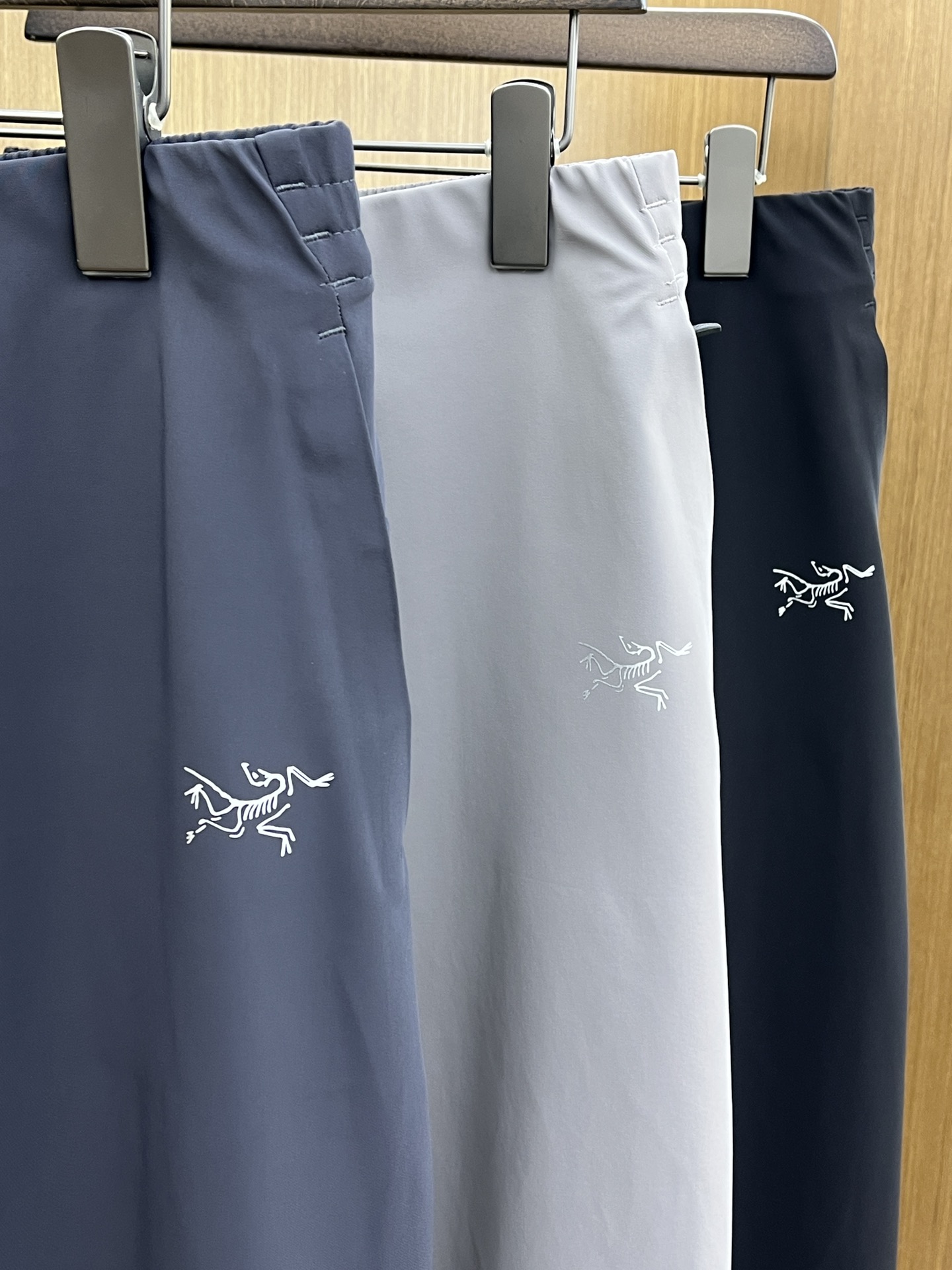 秋冬 ARC'TERYX始祖鸟最新秋冬款户外冲锋！高端商务系列软壳裤、耐磨、防风防水!一款封神之作的男士